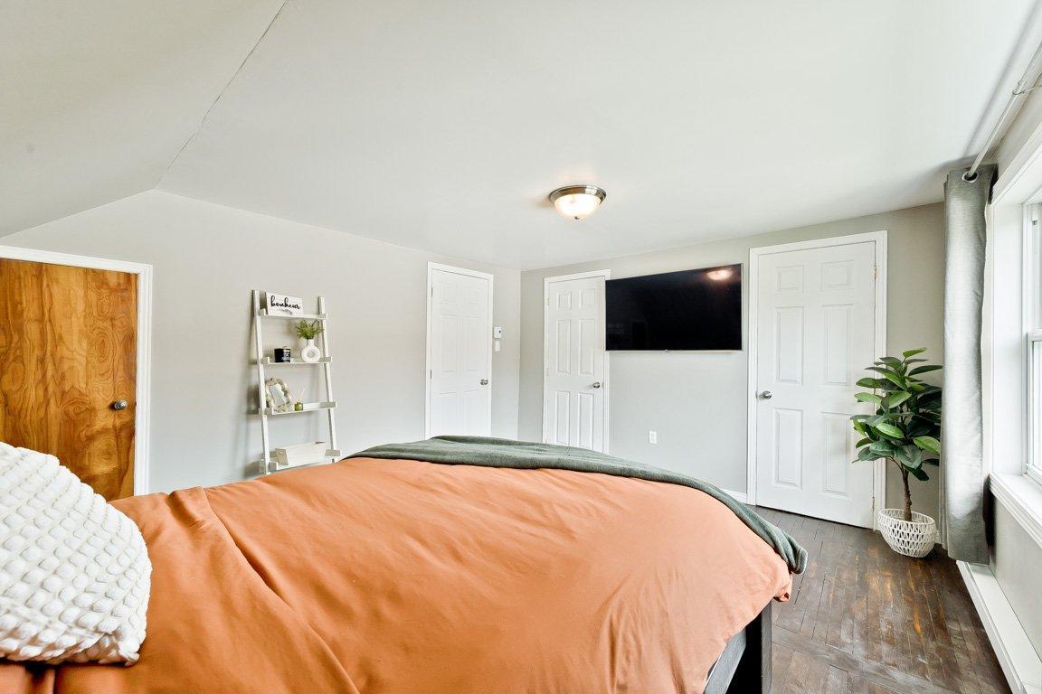 









428


Rue May

,
Coaticook,




QC
J1A1S9

