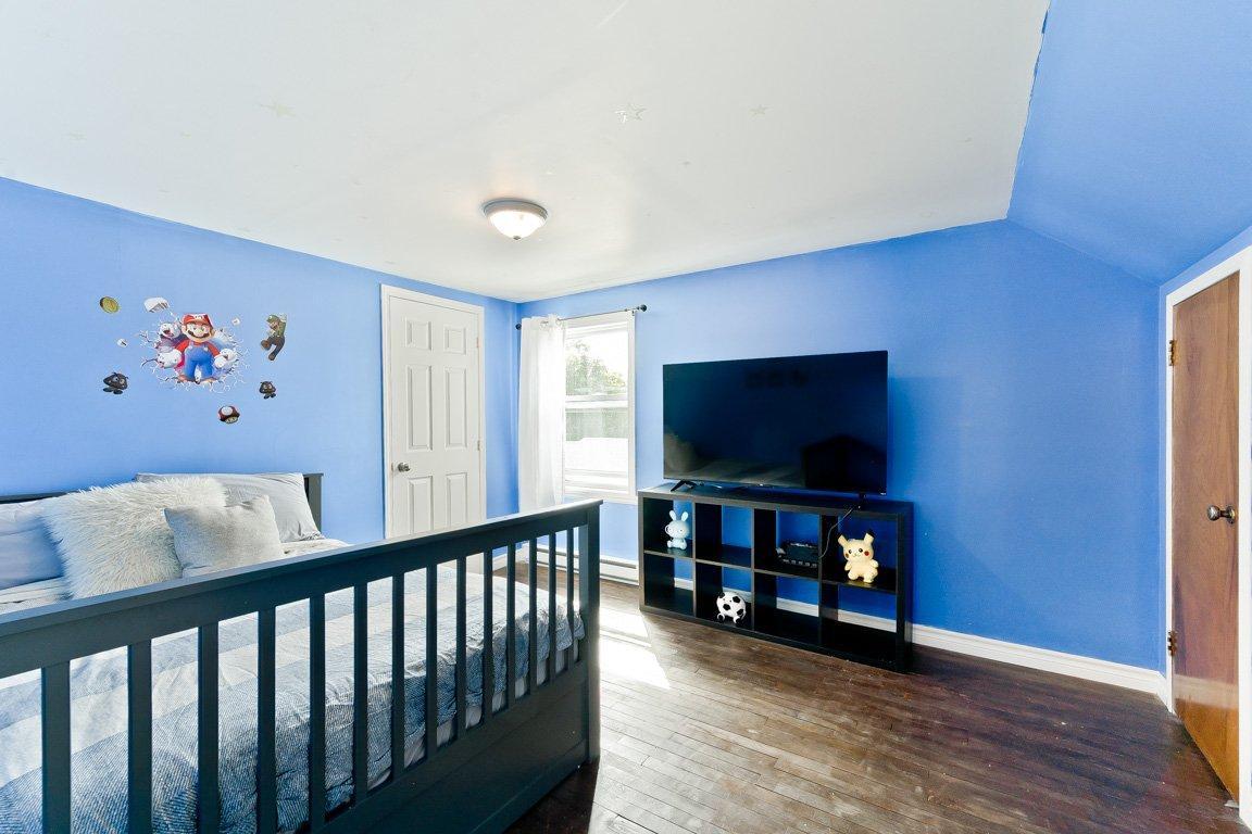 









428


Rue May

,
Coaticook,




QC
J1A1S9

