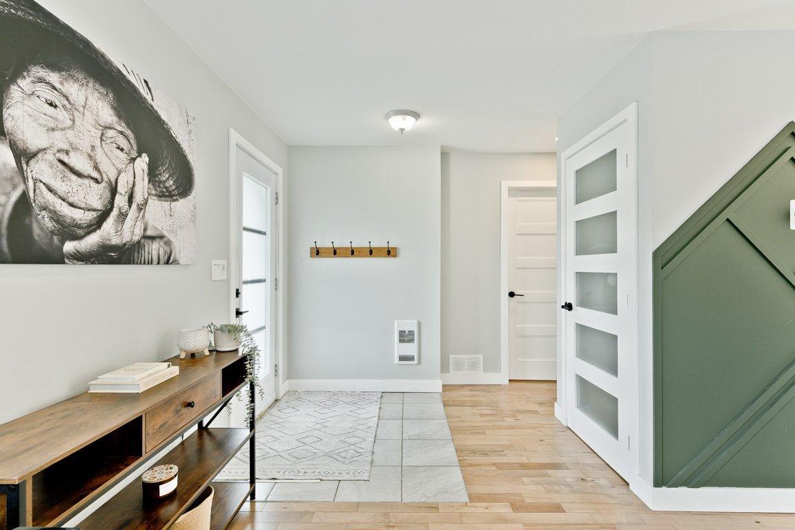 









428


Rue May

,
Coaticook,




QC
J1A1S9

