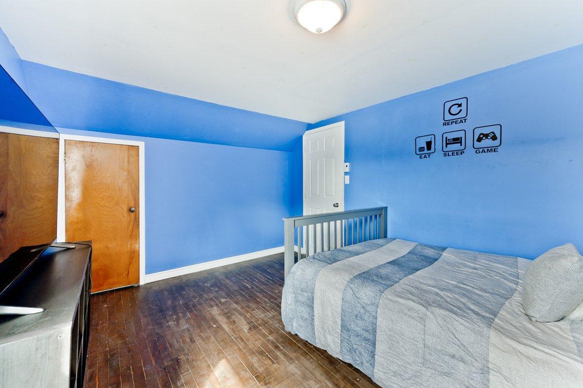 









428


Rue May

,
Coaticook,




QC
J1A1S9

