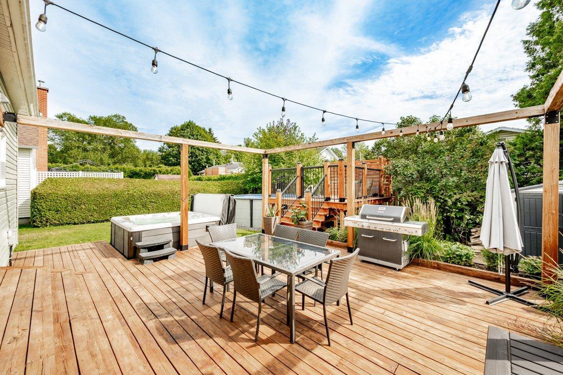 









428


Rue May

,
Coaticook,




QC
J1A1S9

