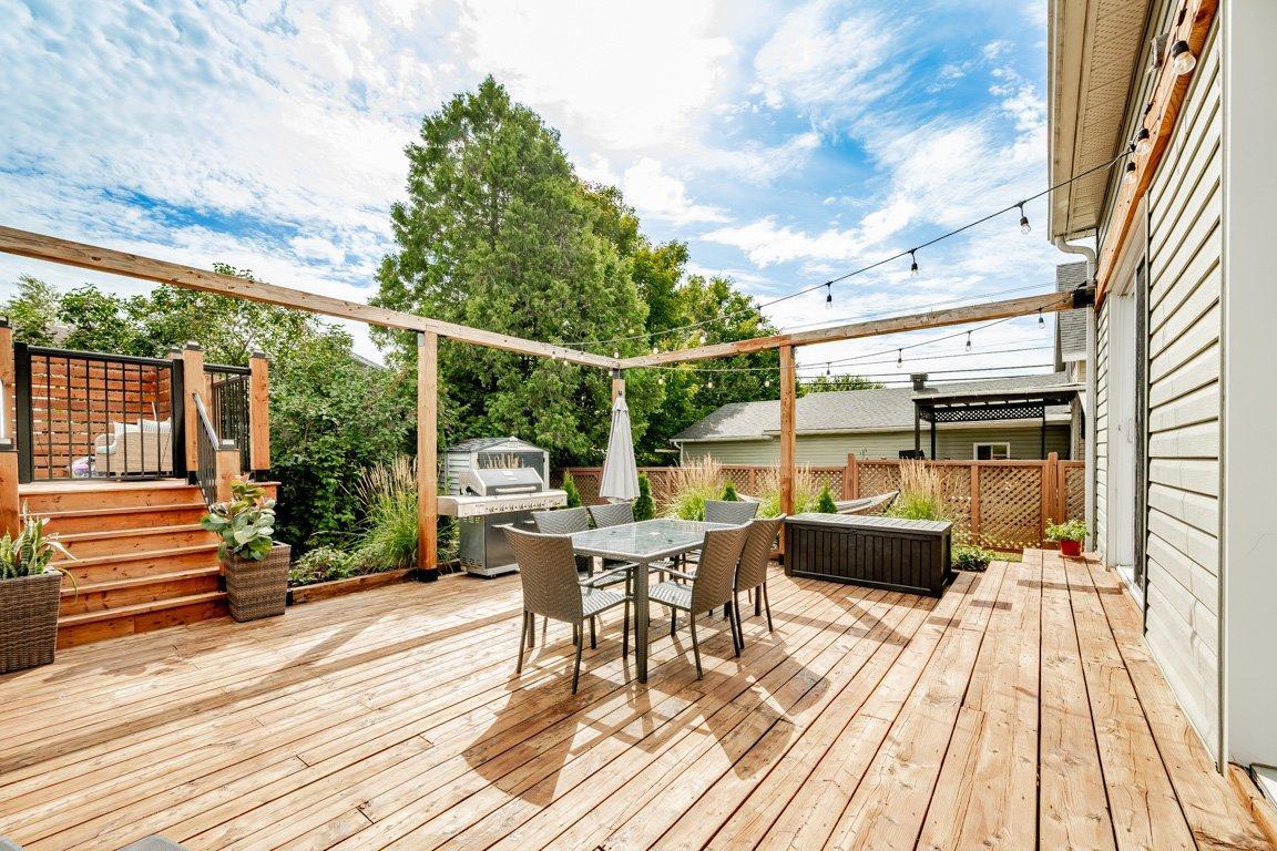 









428


Rue May

,
Coaticook,




QC
J1A1S9


