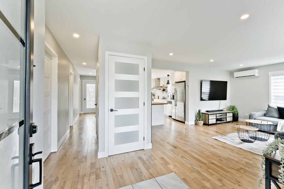 









428


Rue May

,
Coaticook,




QC
J1A1S9

