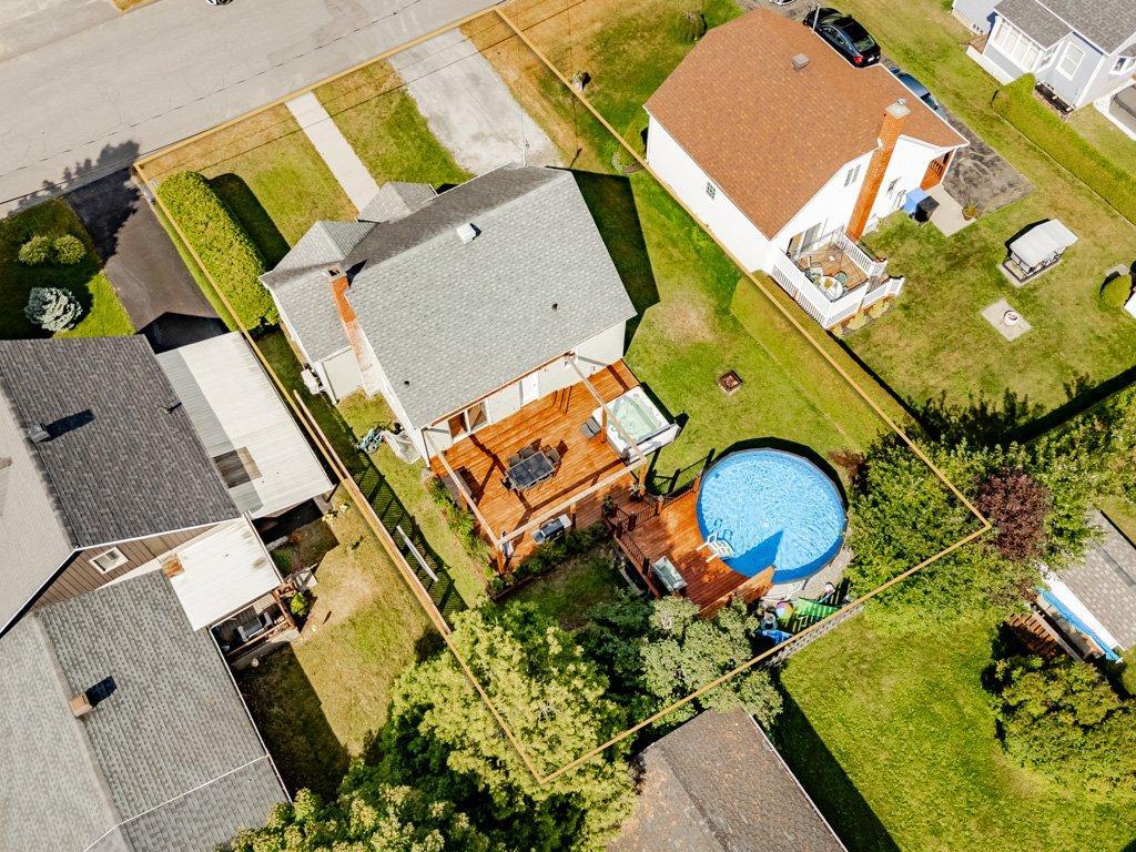









428


Rue May

,
Coaticook,




QC
J1A1S9

