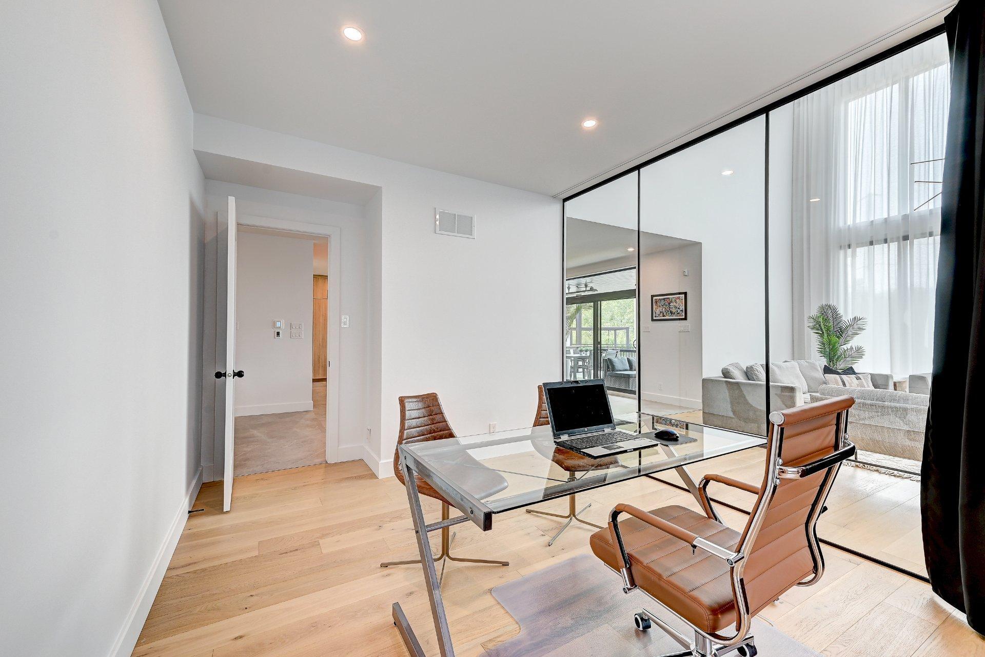 









3177


Rue Édouard-Harbec

,
Carignan,




QC
J3L0T8

