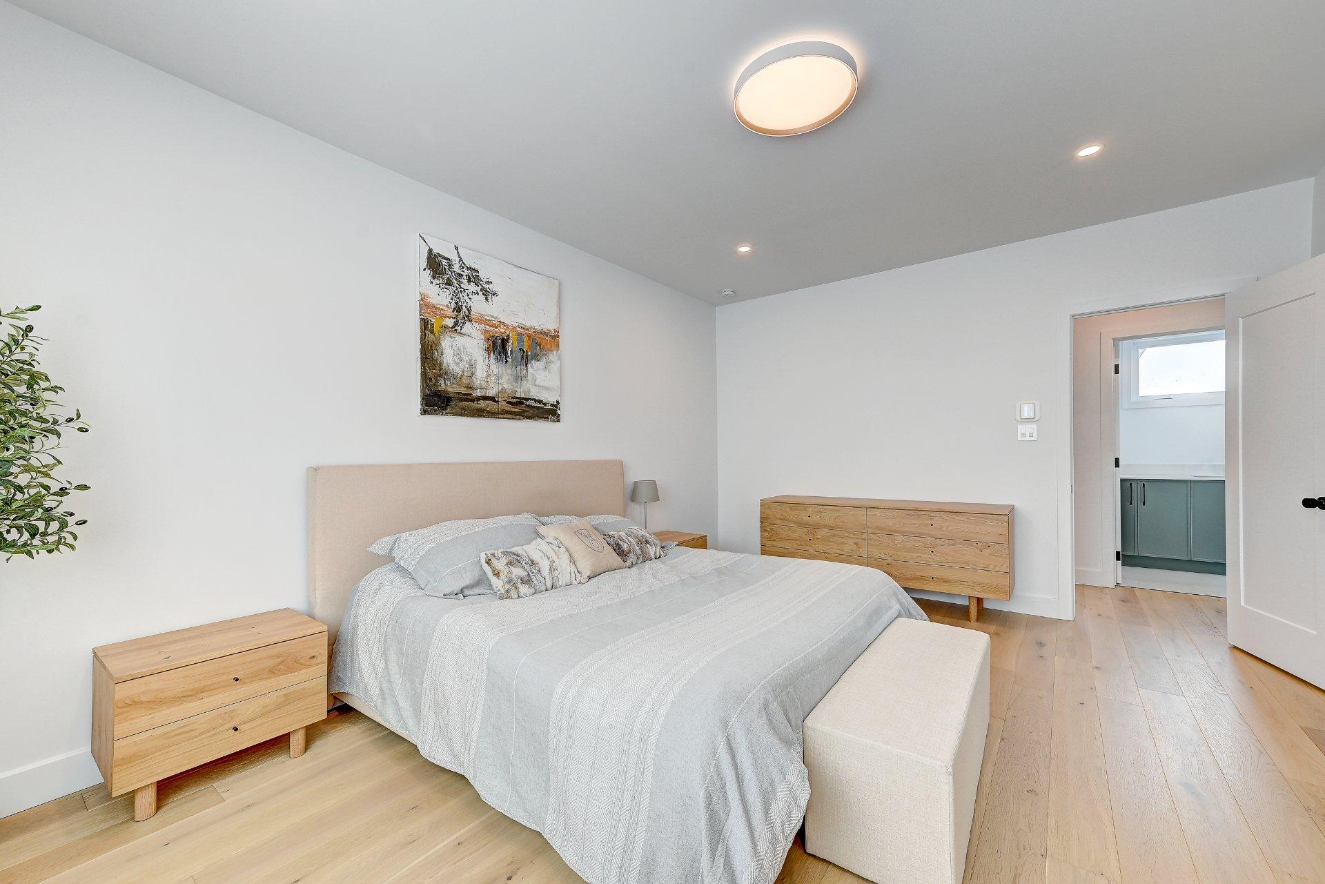 









3177


Rue Édouard-Harbec

,
Carignan,




QC
J3L0T8

