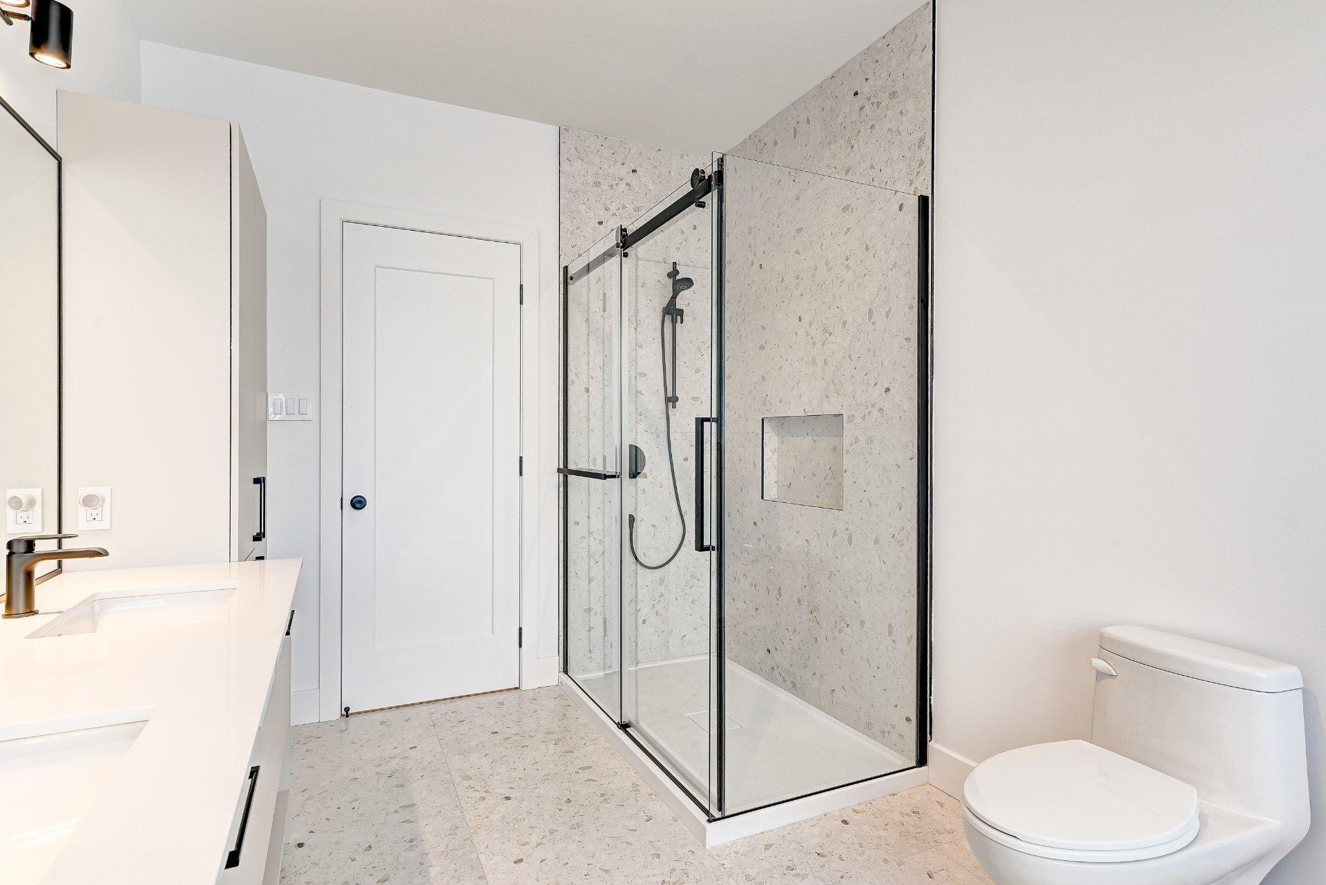 









3177


Rue Édouard-Harbec

,
Carignan,




QC
J3L0T8

