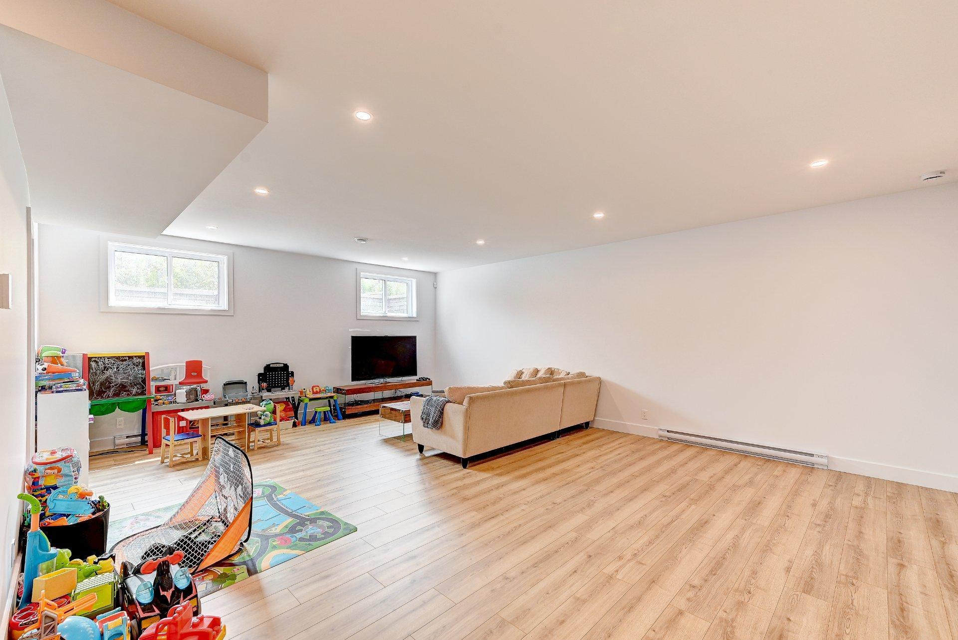 









3177


Rue Édouard-Harbec

,
Carignan,




QC
J3L0T8

