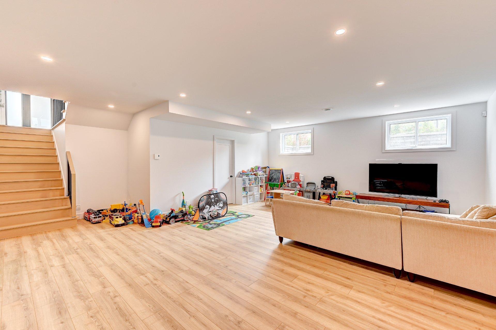 









3177


Rue Édouard-Harbec

,
Carignan,




QC
J3L0T8

