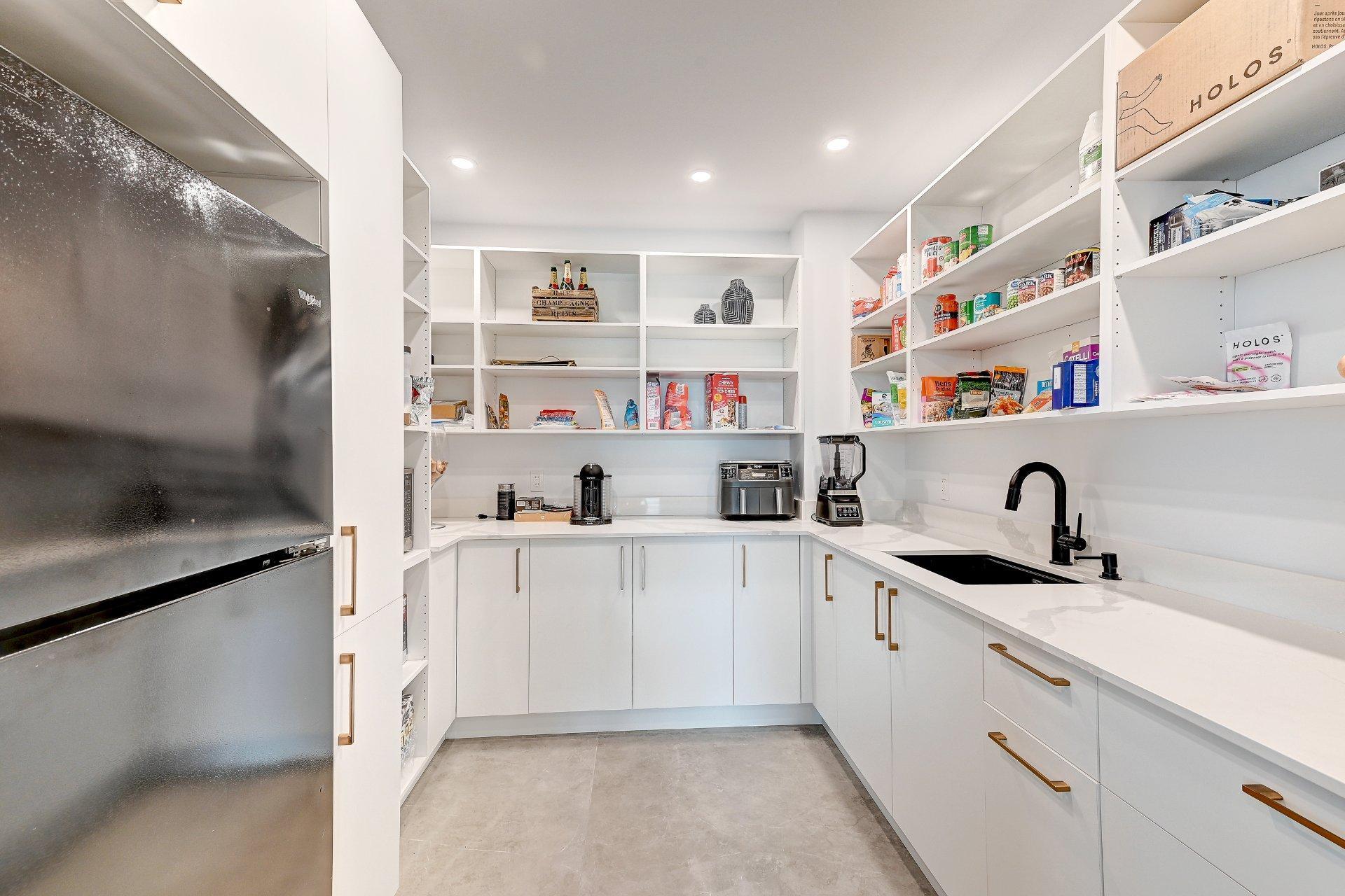 









3177


Rue Édouard-Harbec

,
Carignan,




QC
J3L0T8

