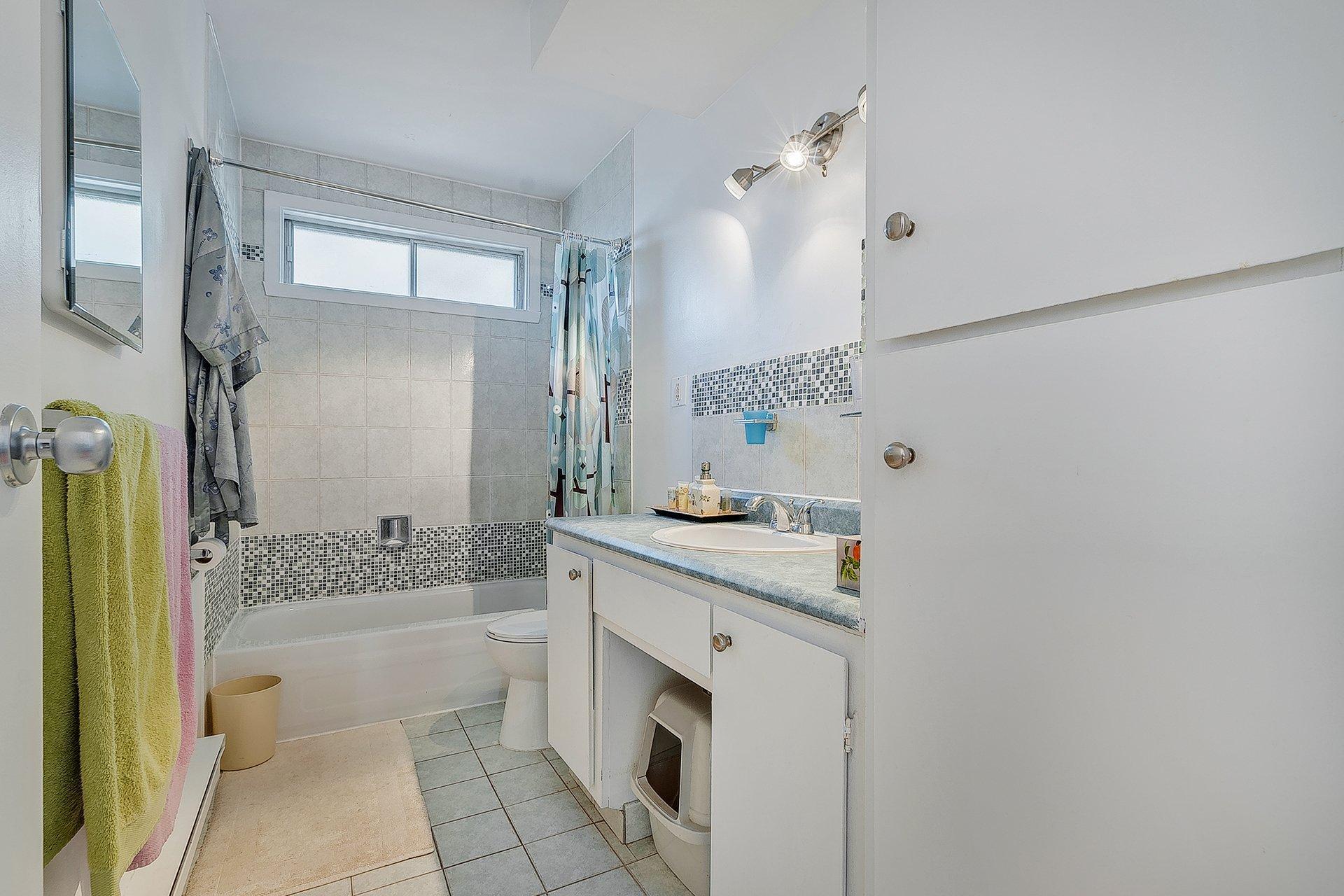 









266

 - 270A


Rue Pagnol

,
Boisbriand,




QC
J7G1Z6

