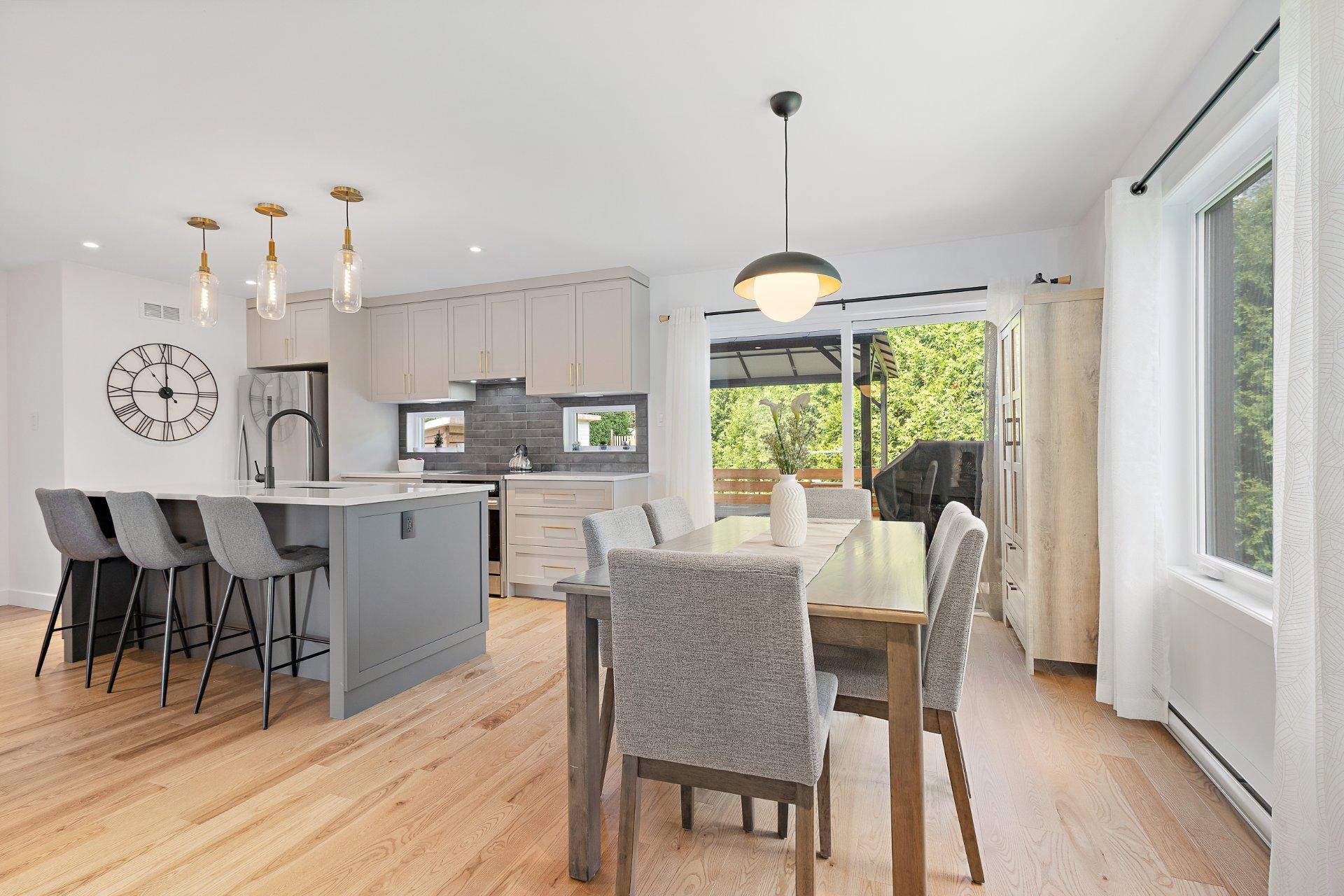 









121


Rue des Cèdres

,
Waterloo,




QC
J0E2N0

