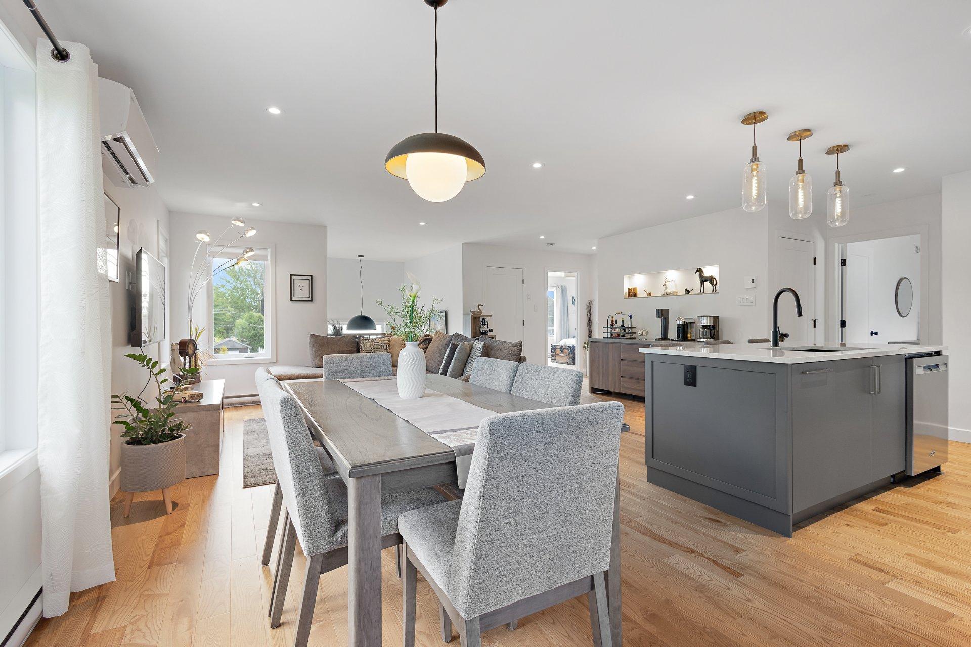 









121


Rue des Cèdres

,
Waterloo,




QC
J0E2N0

