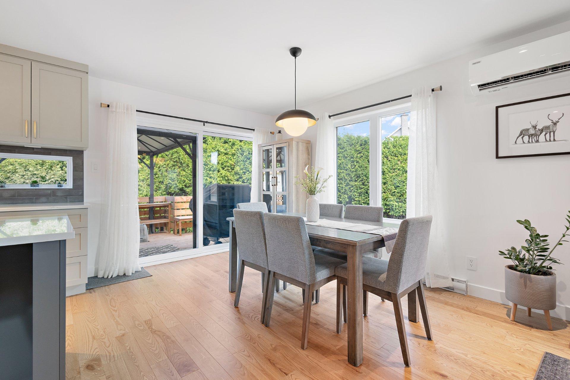 









121


Rue des Cèdres

,
Waterloo,




QC
J0E2N0

