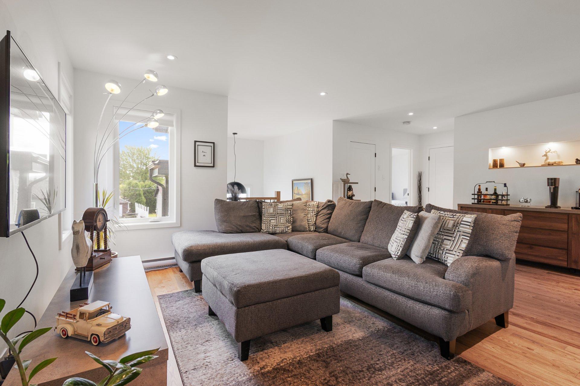 









121


Rue des Cèdres

,
Waterloo,




QC
J0E2N0

