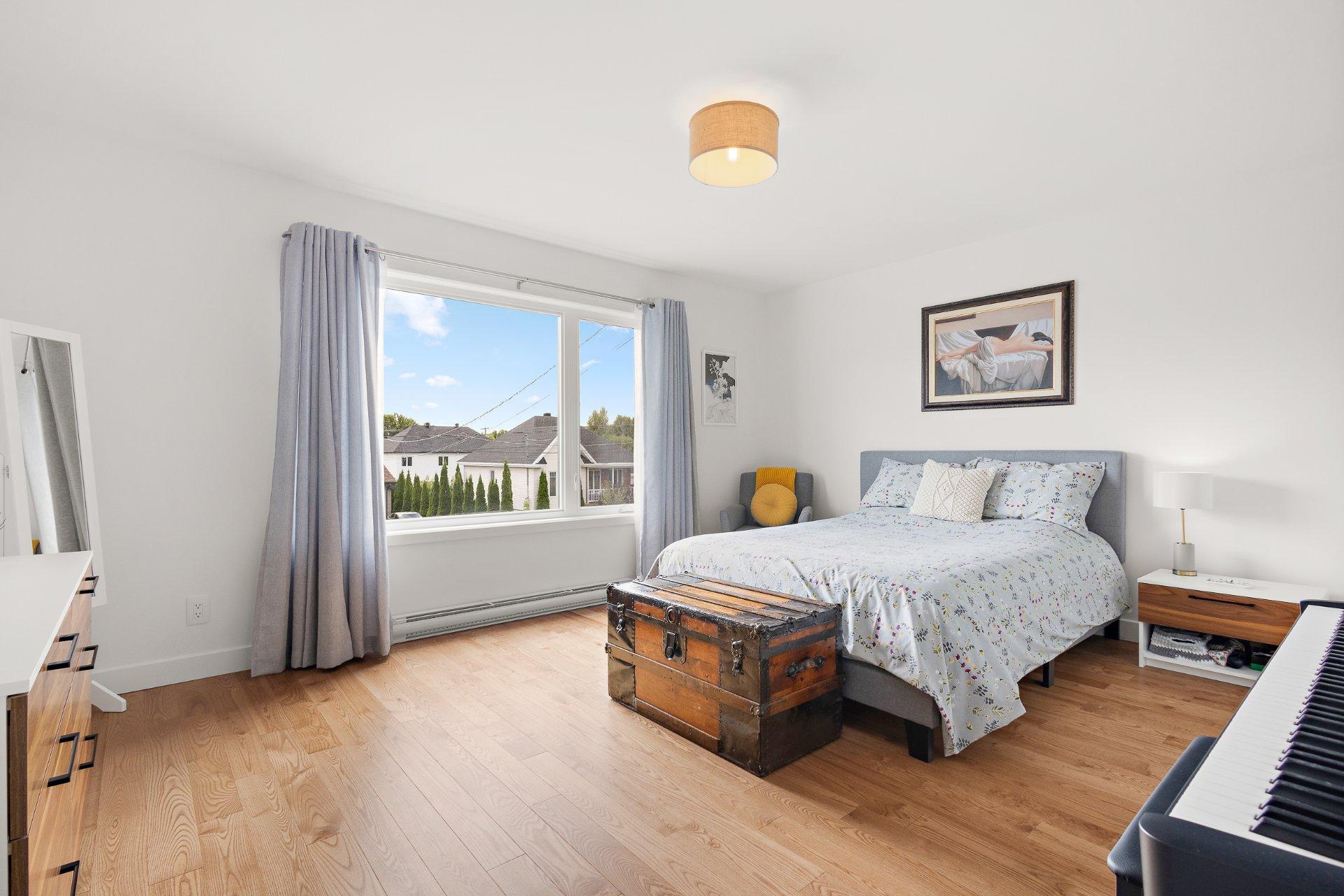 









121


Rue des Cèdres

,
Waterloo,




QC
J0E2N0

