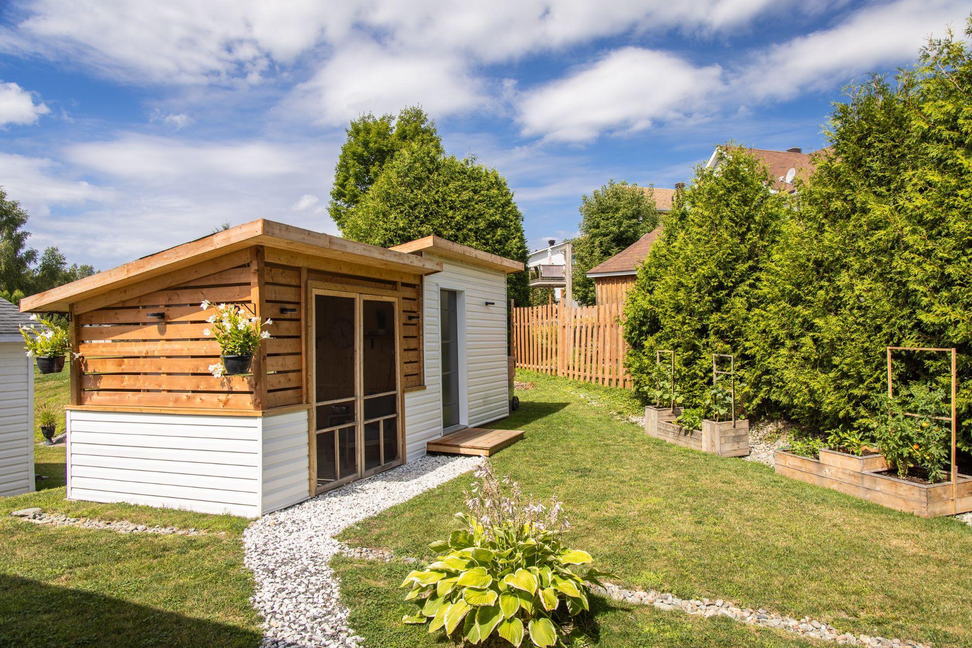 









121


Rue des Cèdres

,
Waterloo,




QC
J0E2N0

