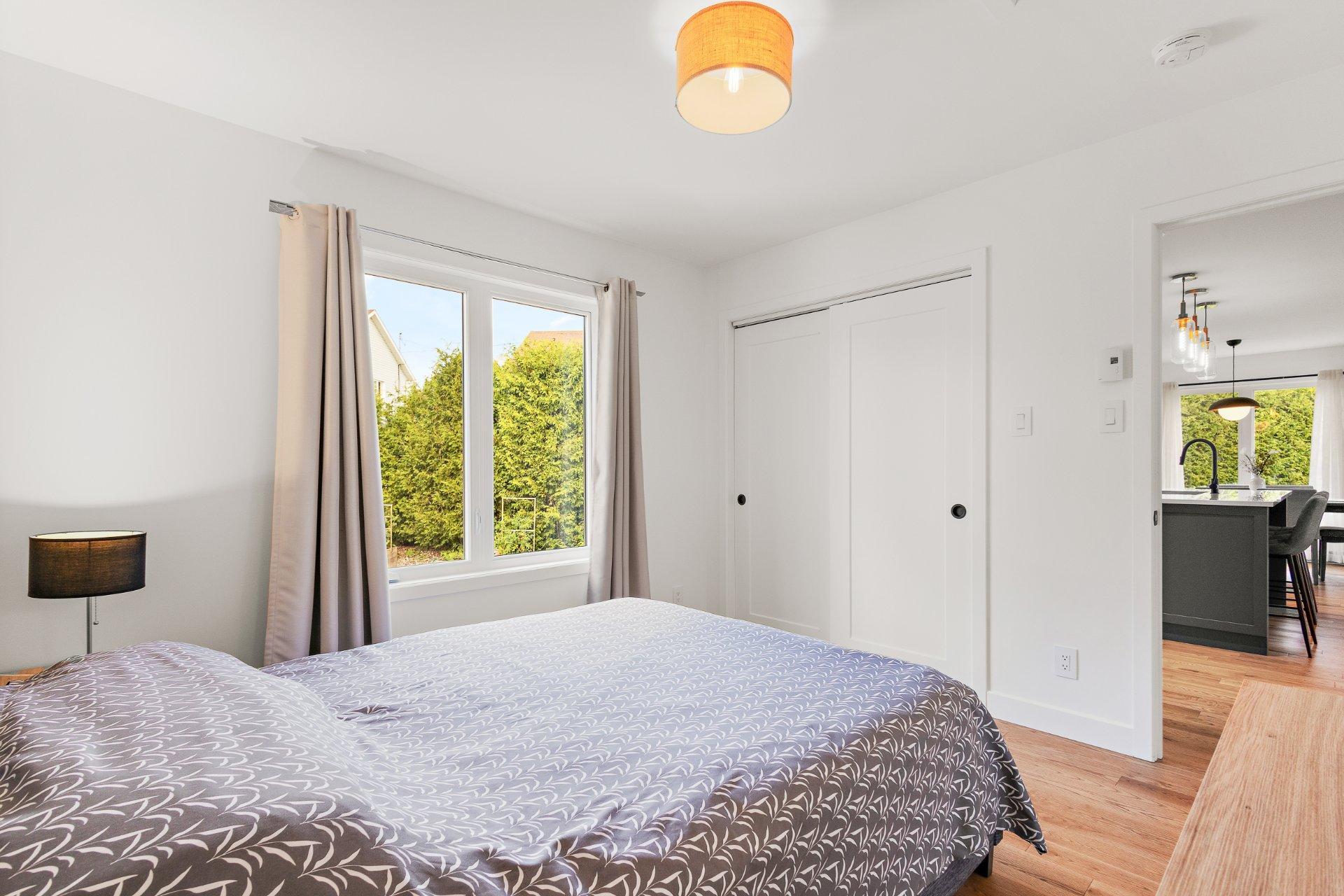 









121


Rue des Cèdres

,
Waterloo,




QC
J0E2N0

