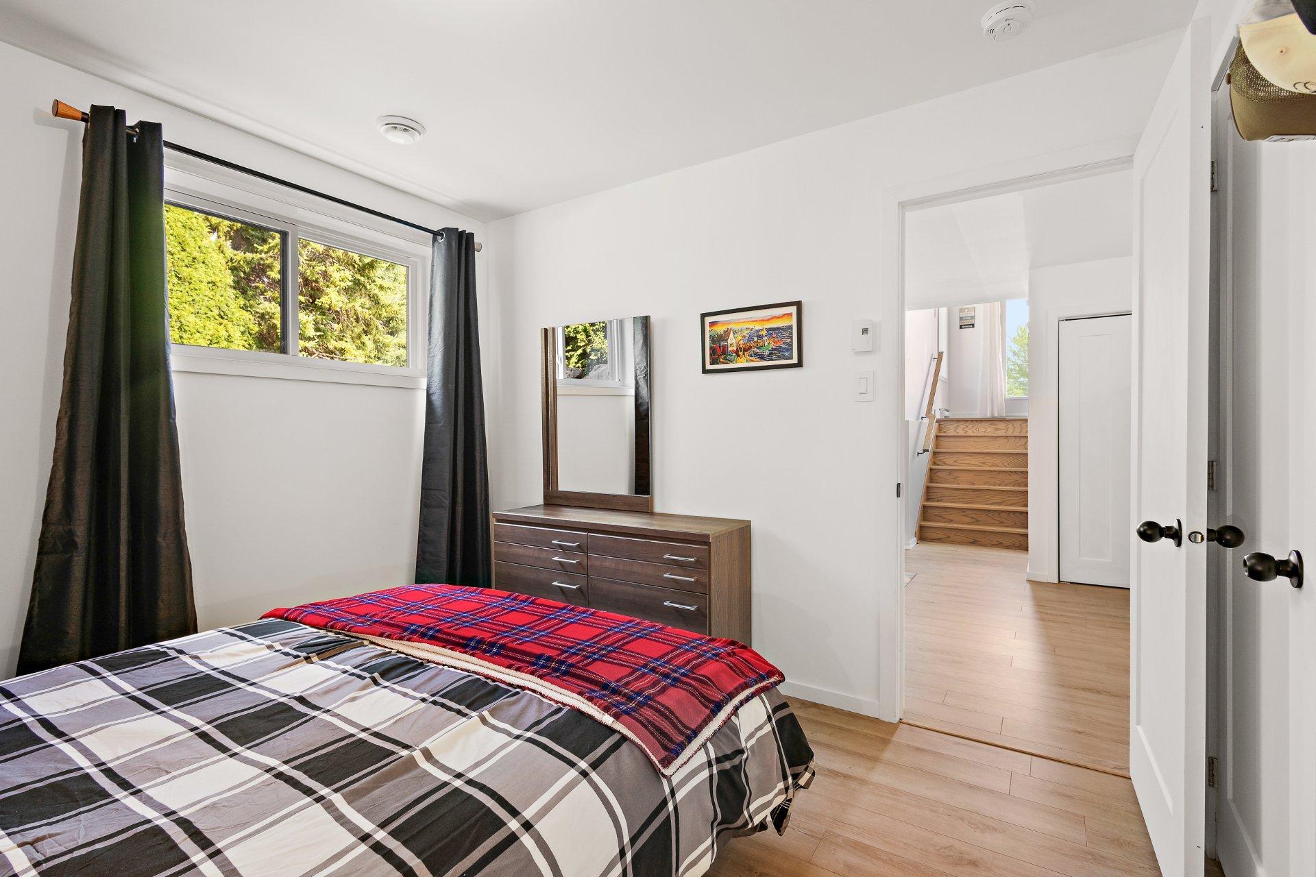 









121


Rue des Cèdres

,
Waterloo,




QC
J0E2N0

