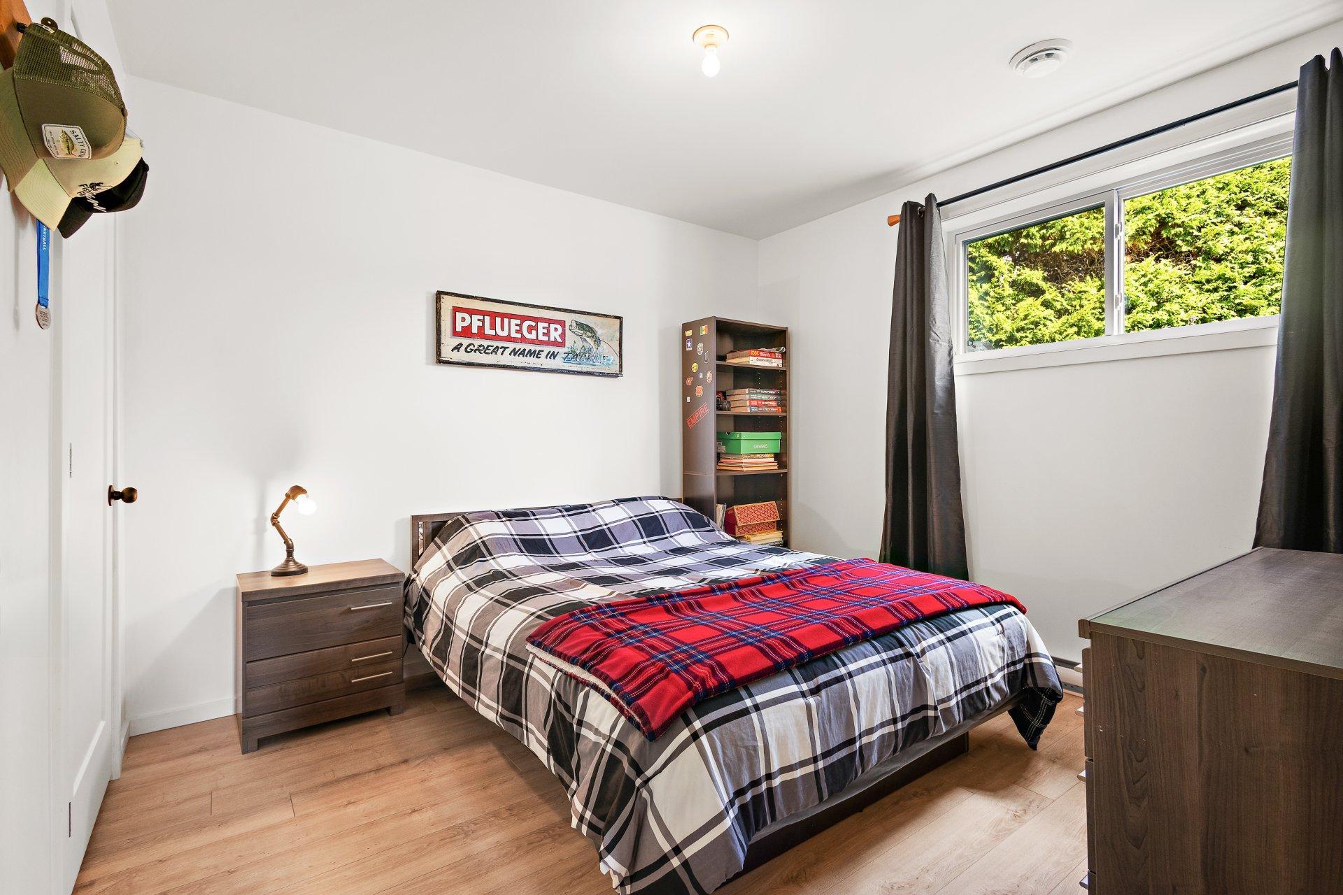 









121


Rue des Cèdres

,
Waterloo,




QC
J0E2N0

