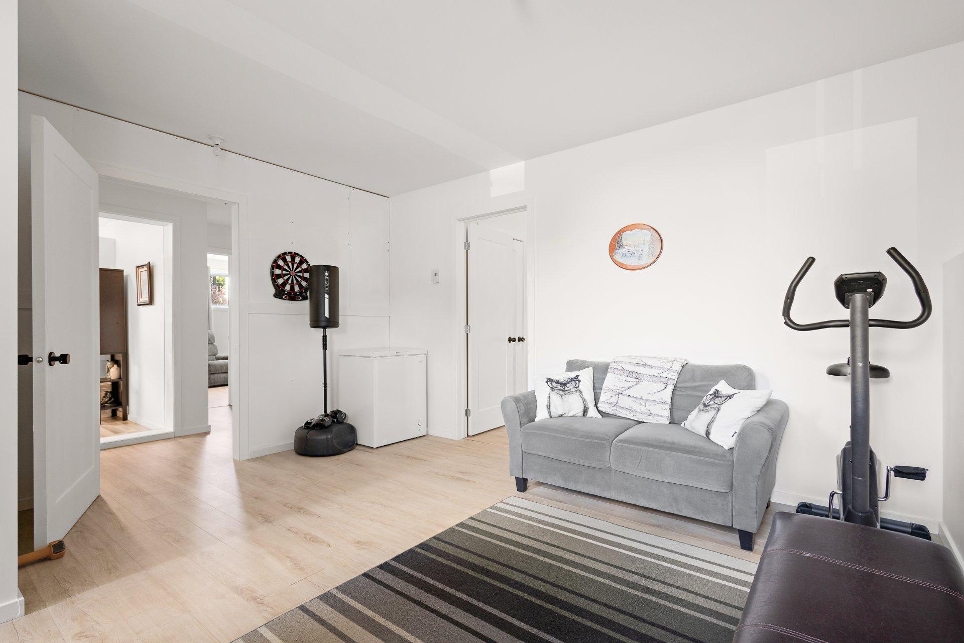 









121


Rue des Cèdres

,
Waterloo,




QC
J0E2N0

