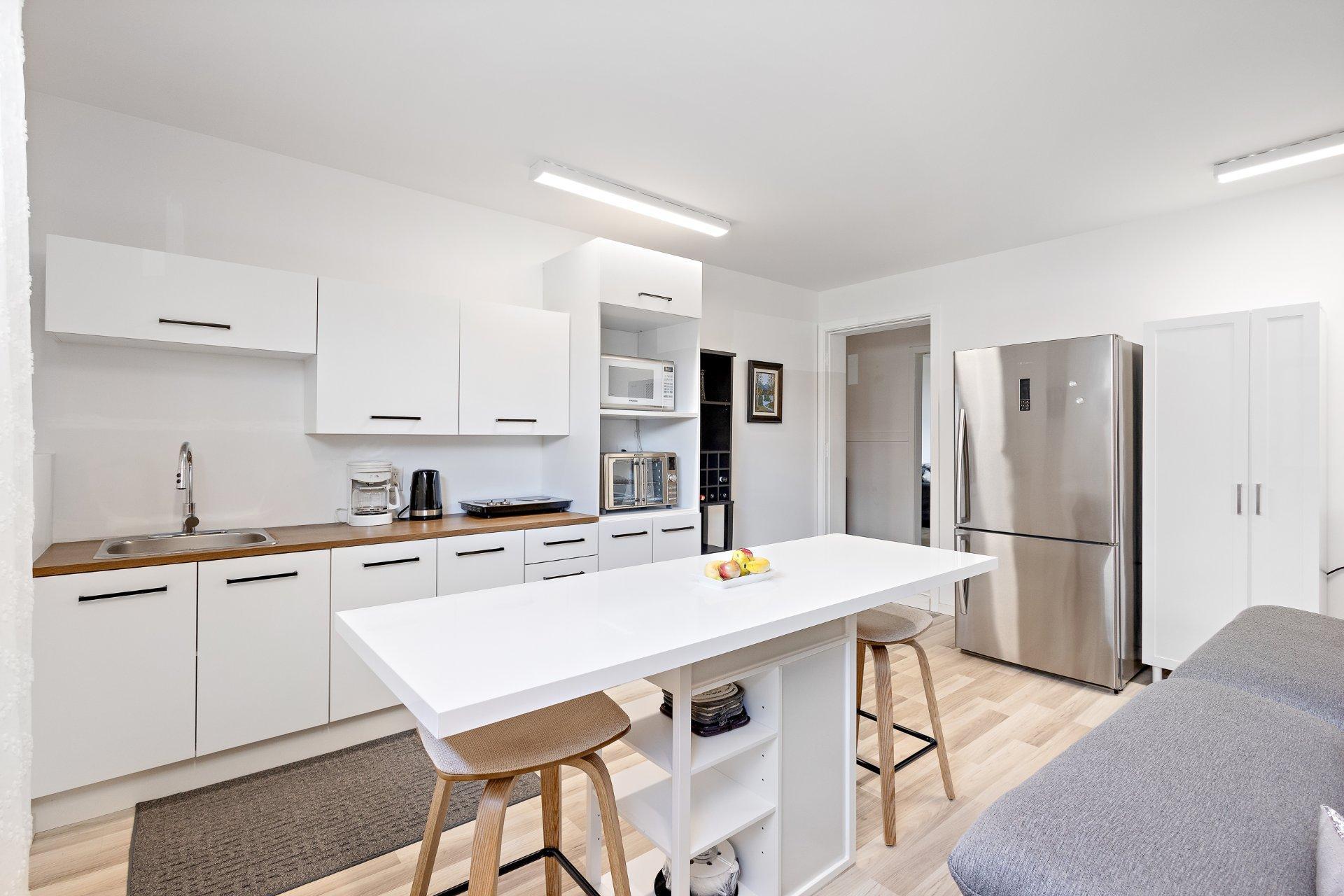









121


Rue des Cèdres

,
Waterloo,




QC
J0E2N0

