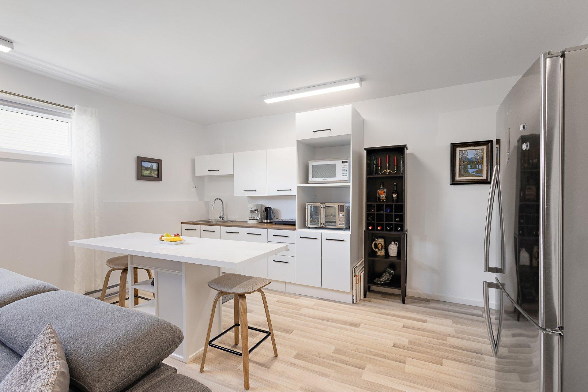 









121


Rue des Cèdres

,
Waterloo,




QC
J0E2N0

