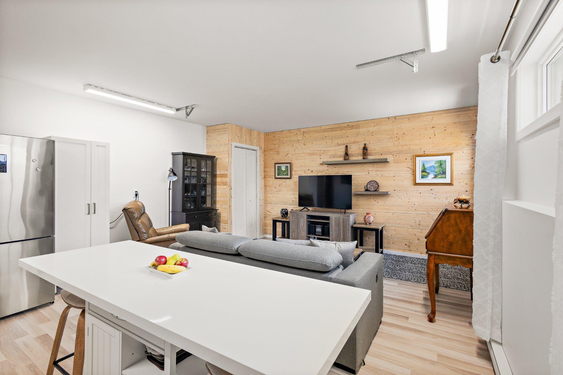 









121


Rue des Cèdres

,
Waterloo,




QC
J0E2N0

