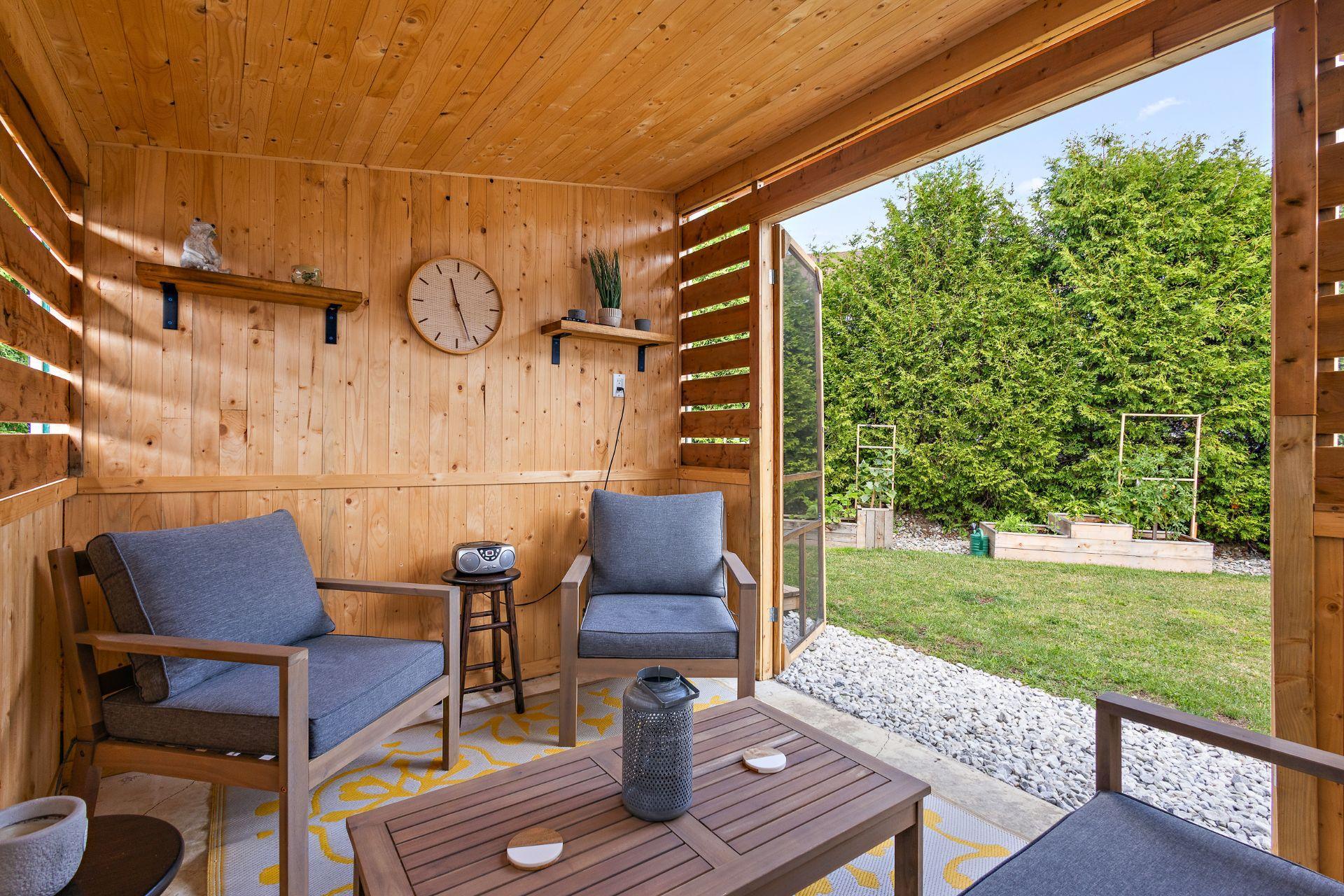 









121


Rue des Cèdres

,
Waterloo,




QC
J0E2N0

