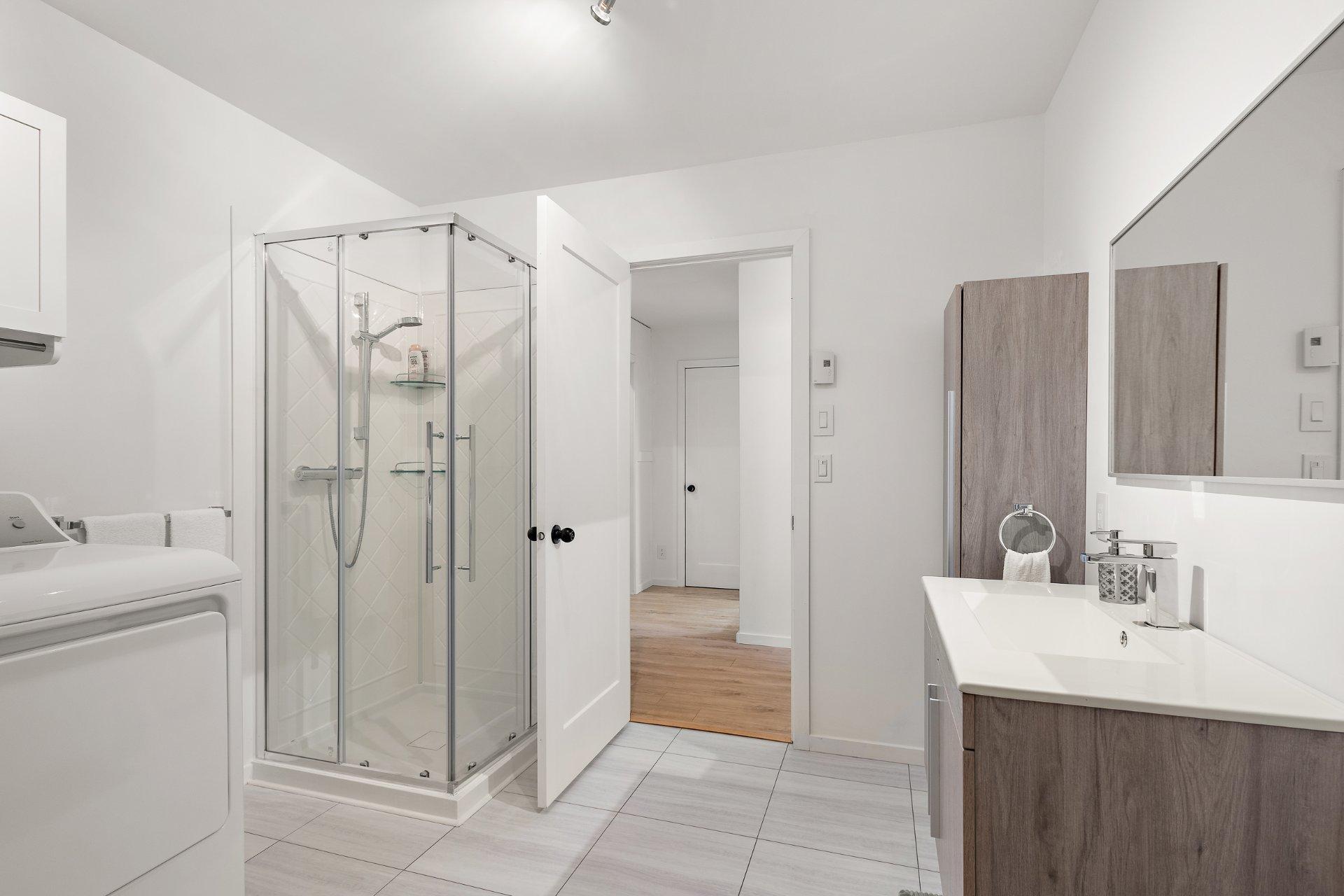 









121


Rue des Cèdres

,
Waterloo,




QC
J0E2N0

