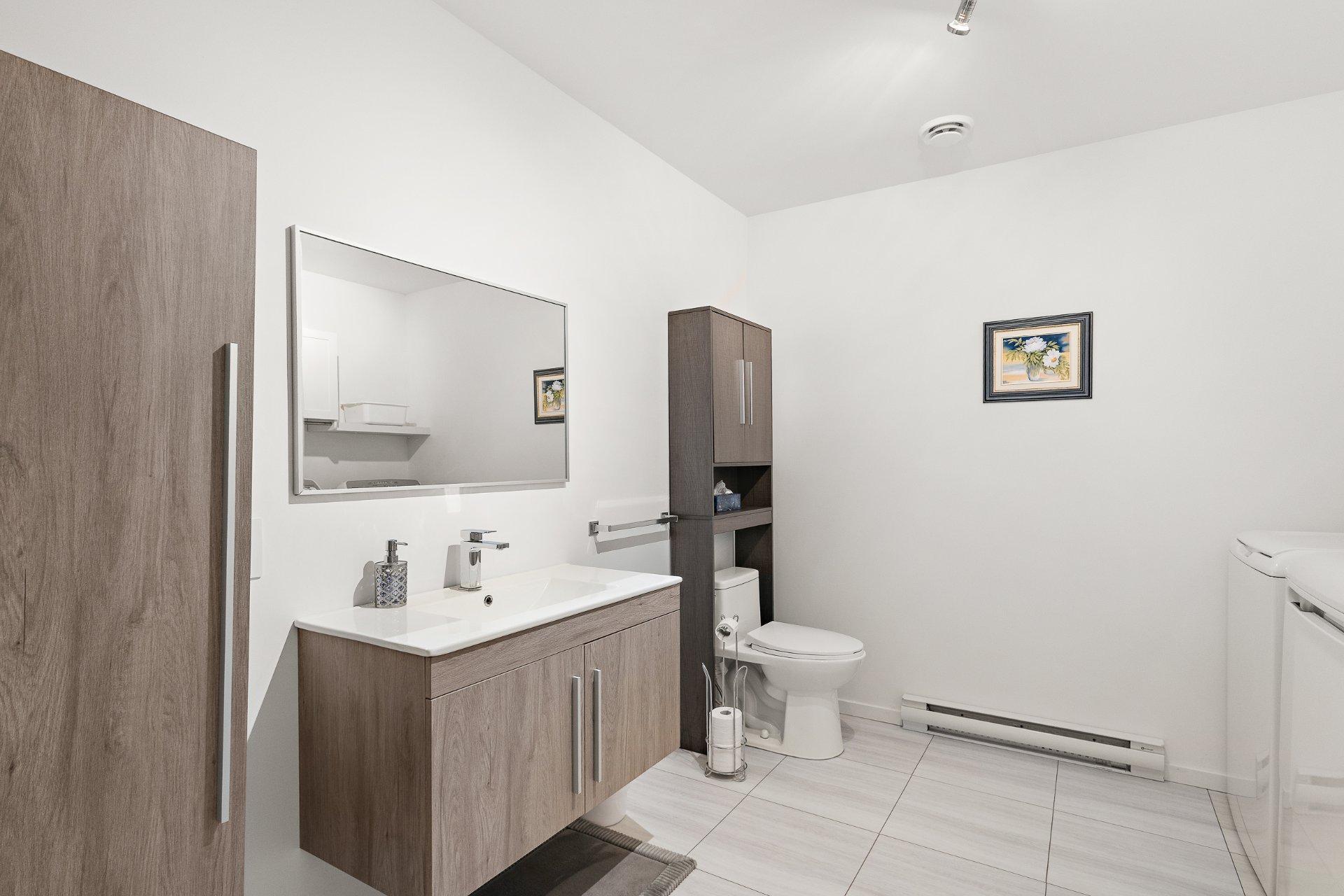 









121


Rue des Cèdres

,
Waterloo,




QC
J0E2N0

