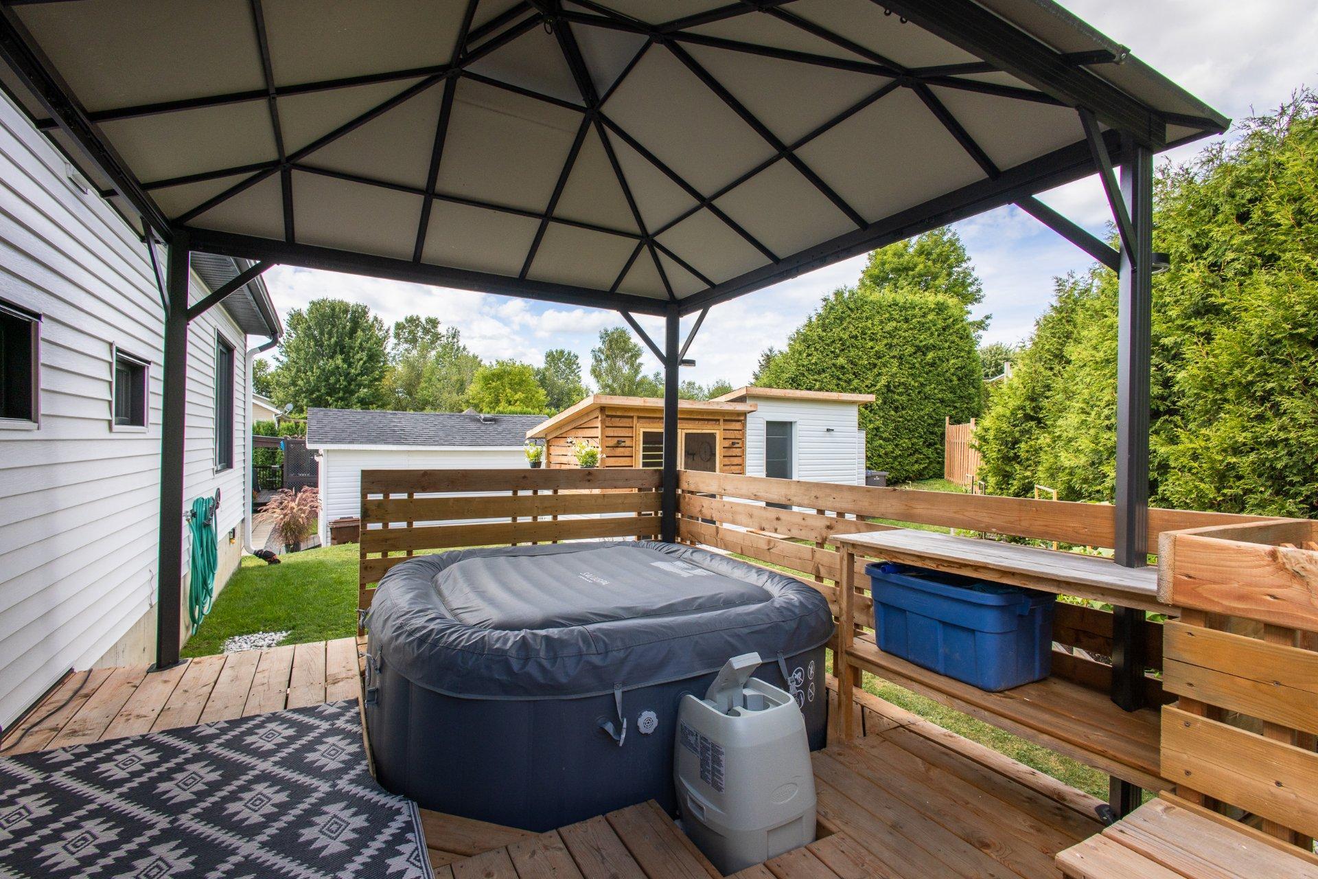 









121


Rue des Cèdres

,
Waterloo,




QC
J0E2N0

