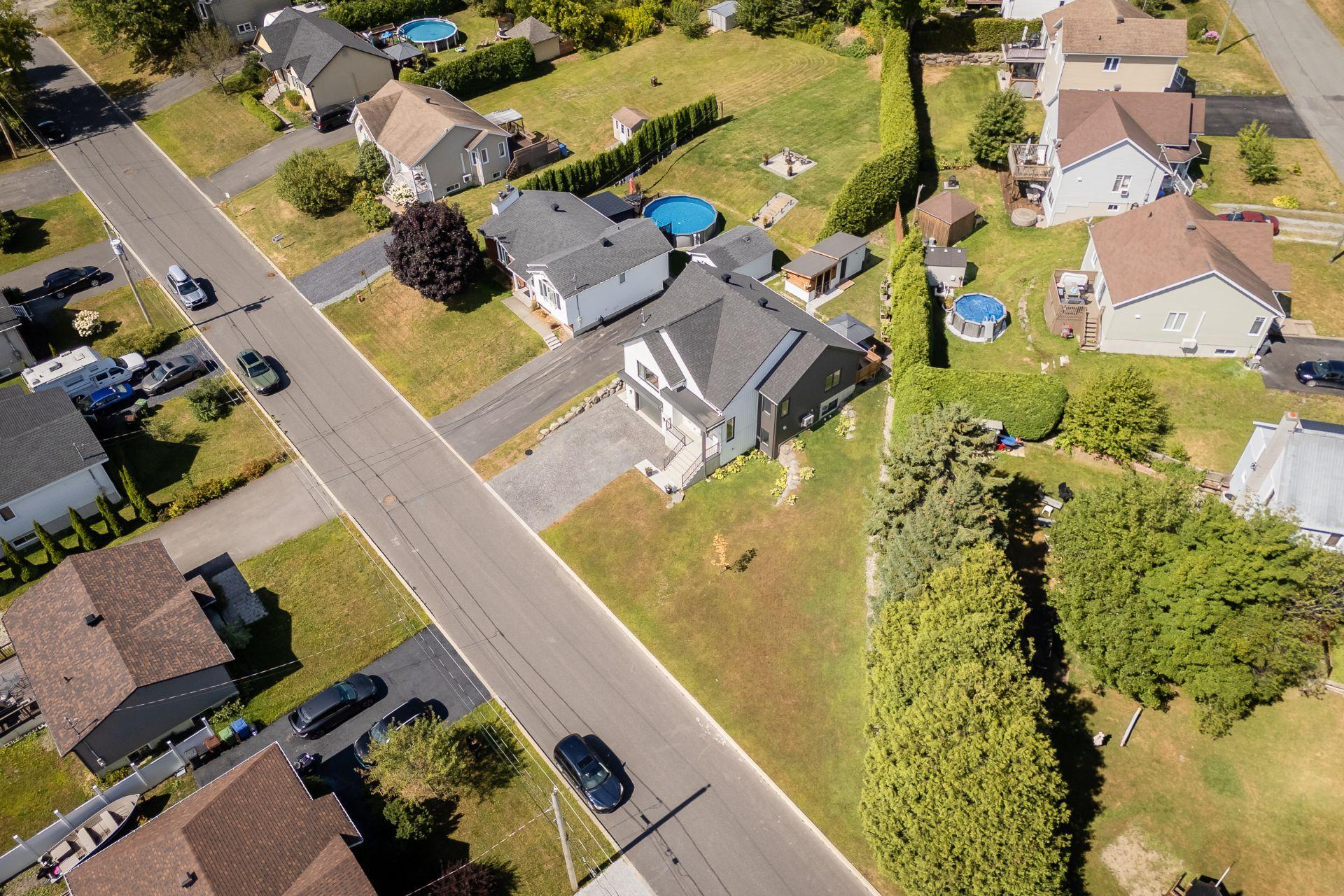 









121


Rue des Cèdres

,
Waterloo,




QC
J0E2N0

