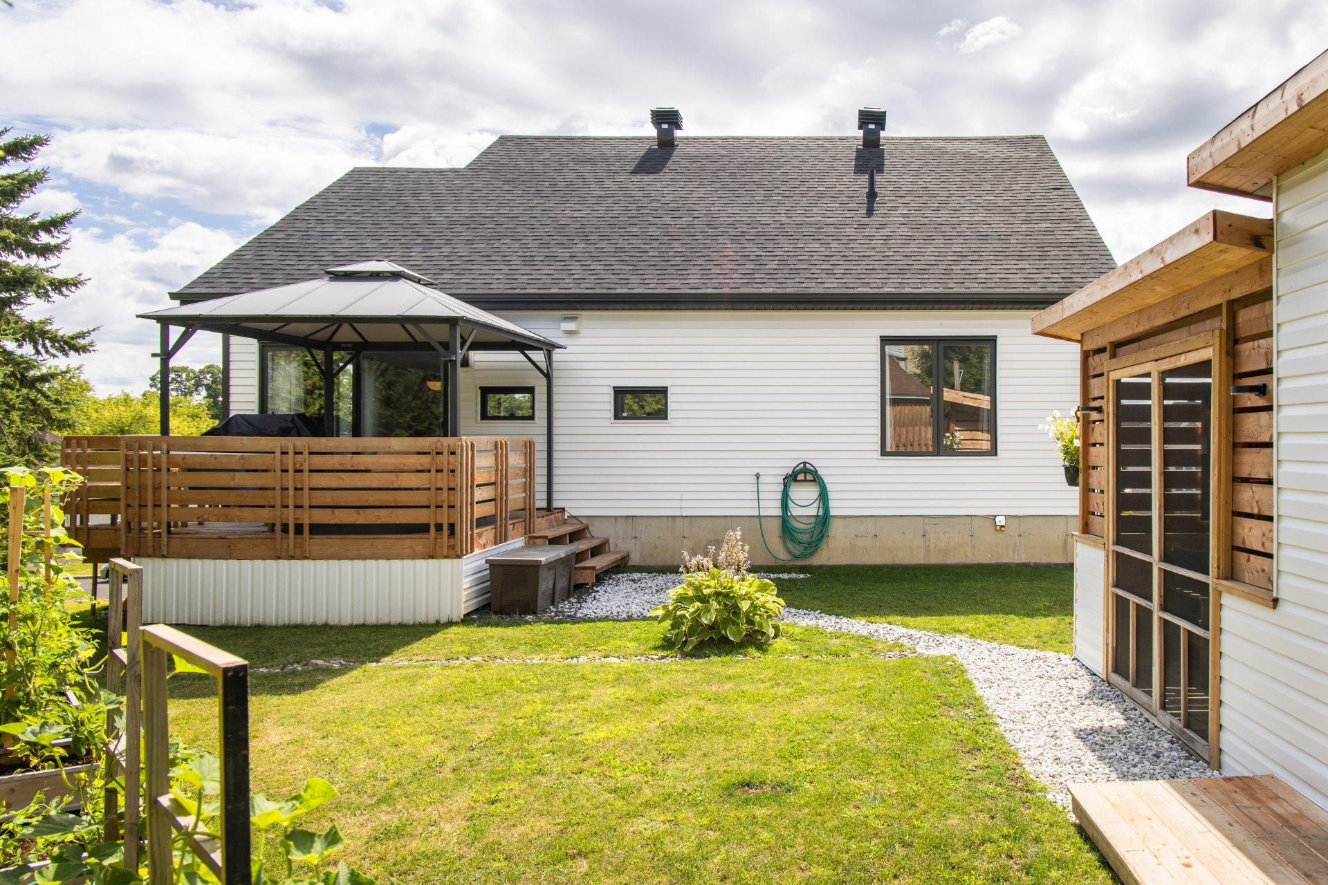 









121


Rue des Cèdres

,
Waterloo,




QC
J0E2N0

