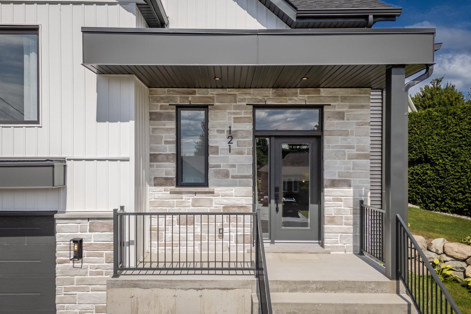 









121


Rue des Cèdres

,
Waterloo,




QC
J0E2N0

