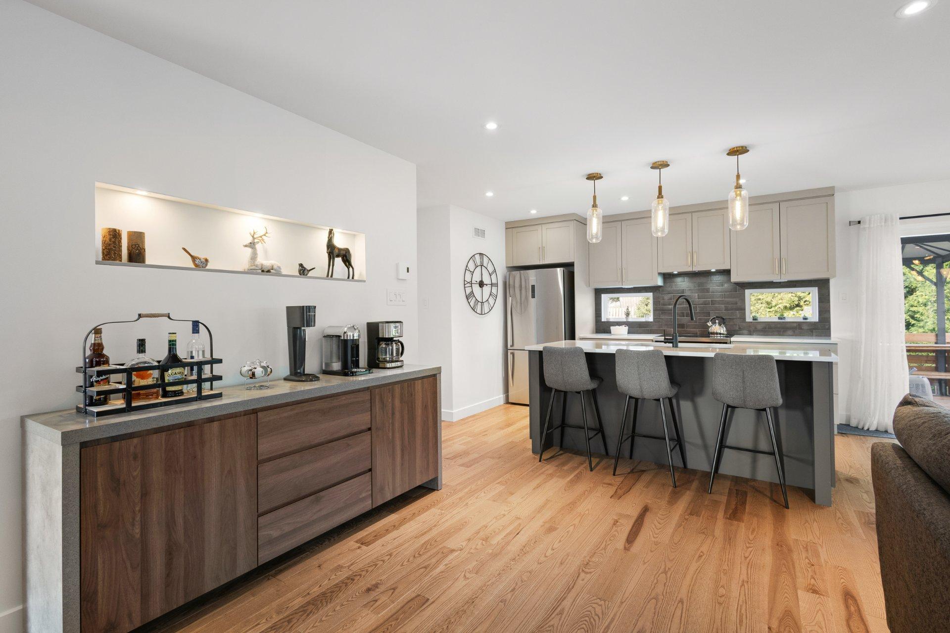 









121


Rue des Cèdres

,
Waterloo,




QC
J0E2N0

