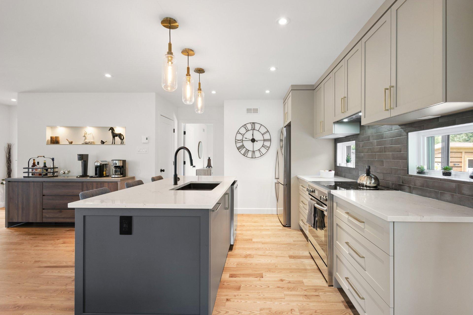 









121


Rue des Cèdres

,
Waterloo,




QC
J0E2N0

