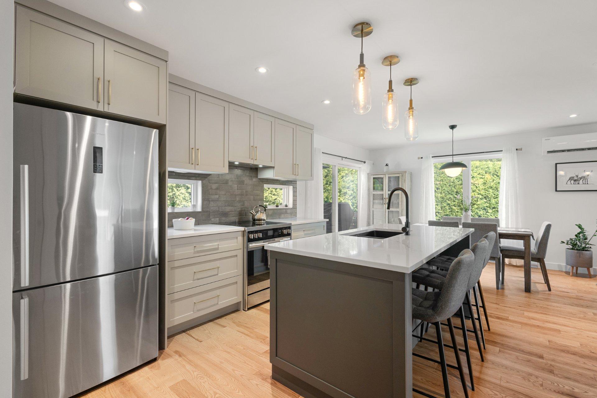 









121


Rue des Cèdres

,
Waterloo,




QC
J0E2N0

