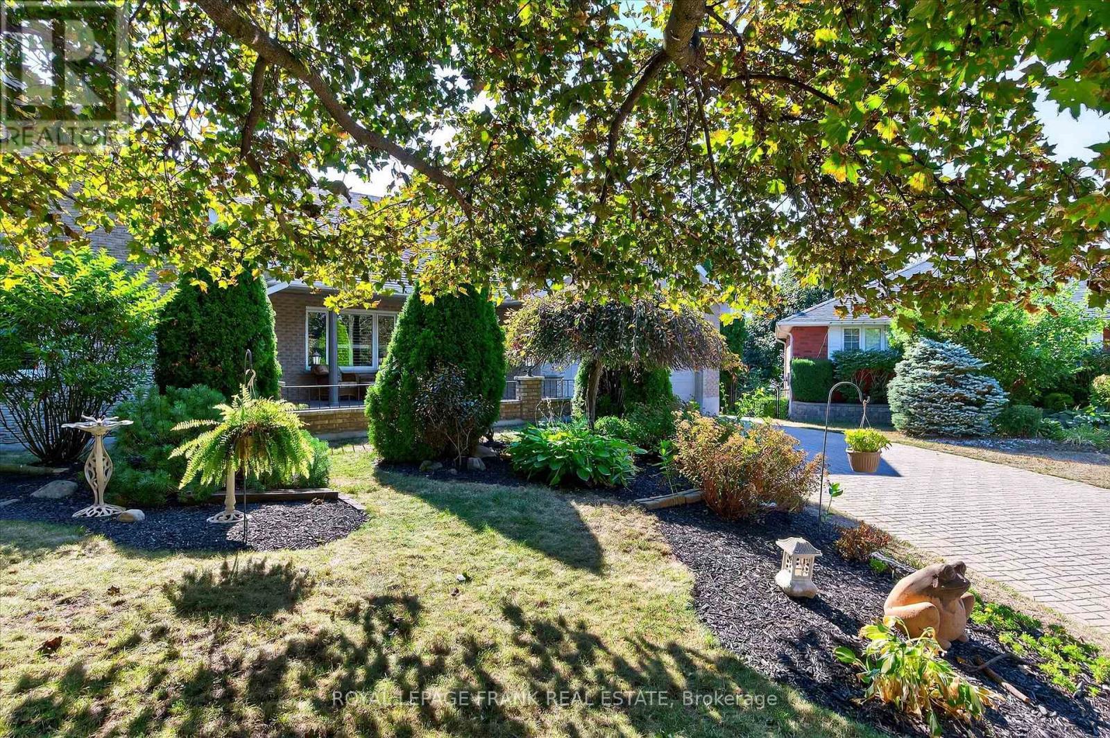 












1162 SUMMIT DRIVE

,
Peterborough West (Central),




Ontario
K9J8A7

