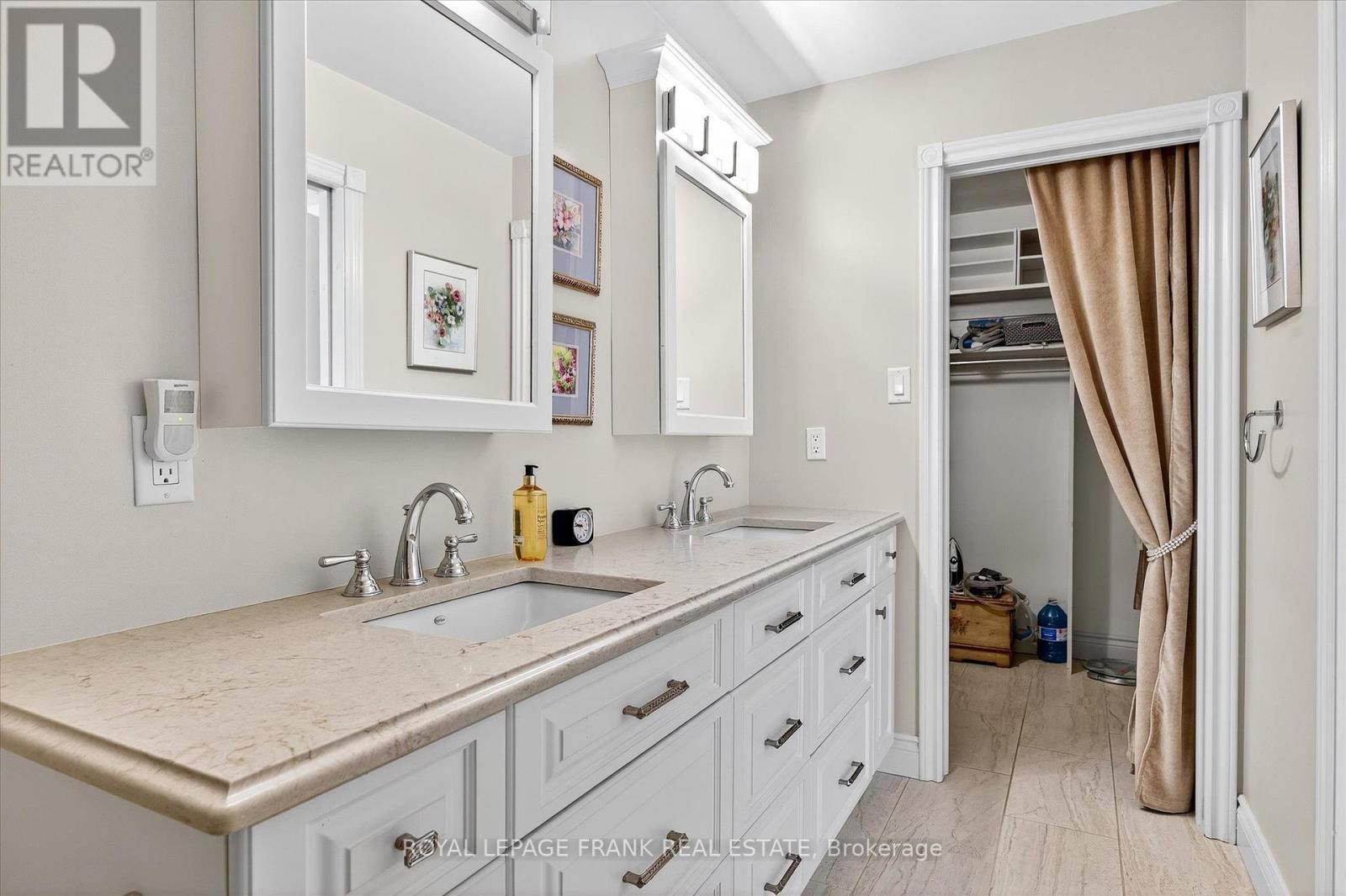 












1162 SUMMIT DRIVE

,
Peterborough West (Central),




Ontario
K9J8A7

