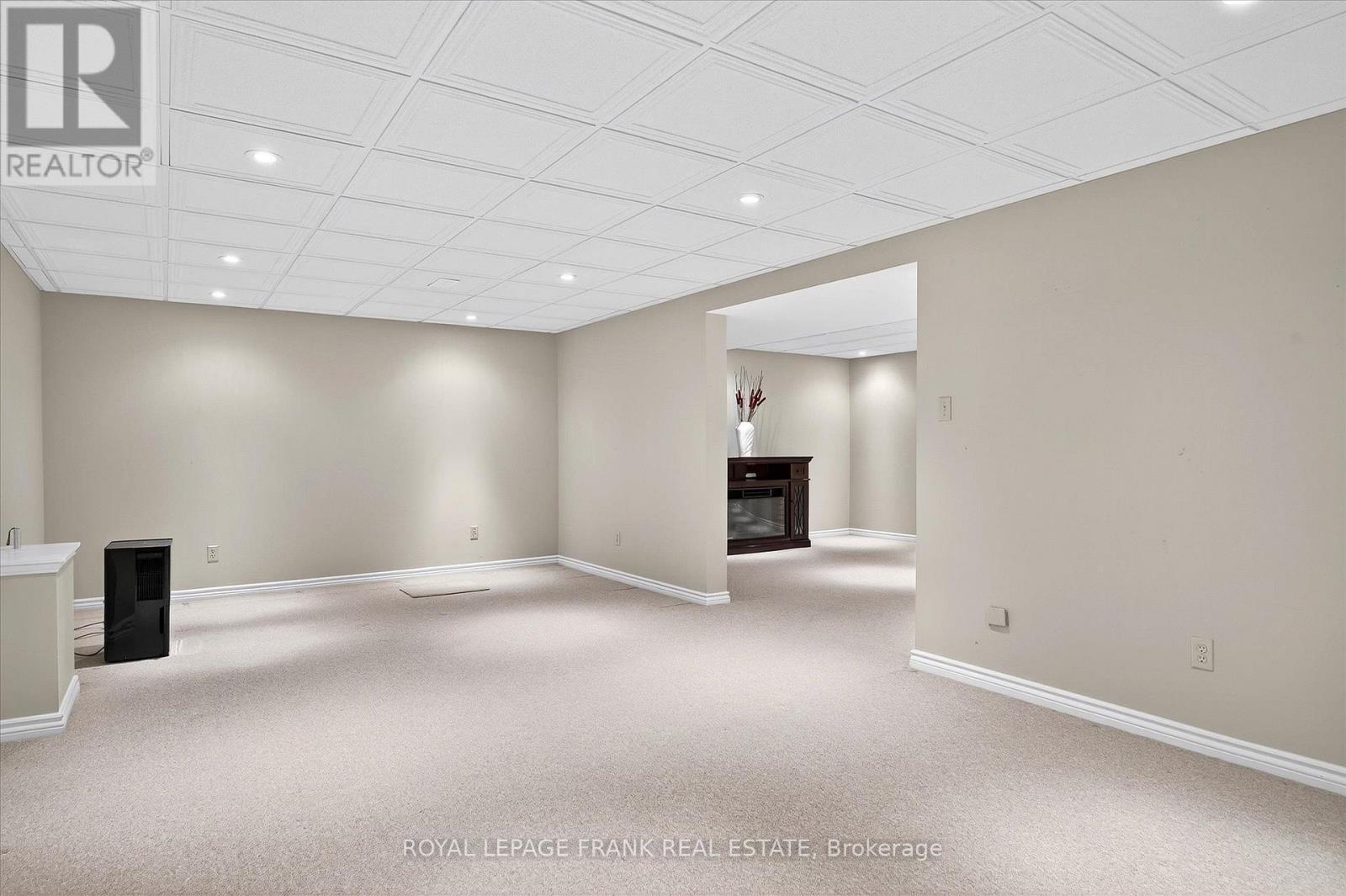 












1162 SUMMIT DRIVE

,
Peterborough West (Central),




Ontario
K9J8A7

