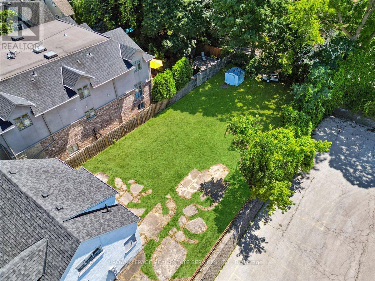












86 KERR STREET

,
Oakville,




Ontario
L6K3A3

