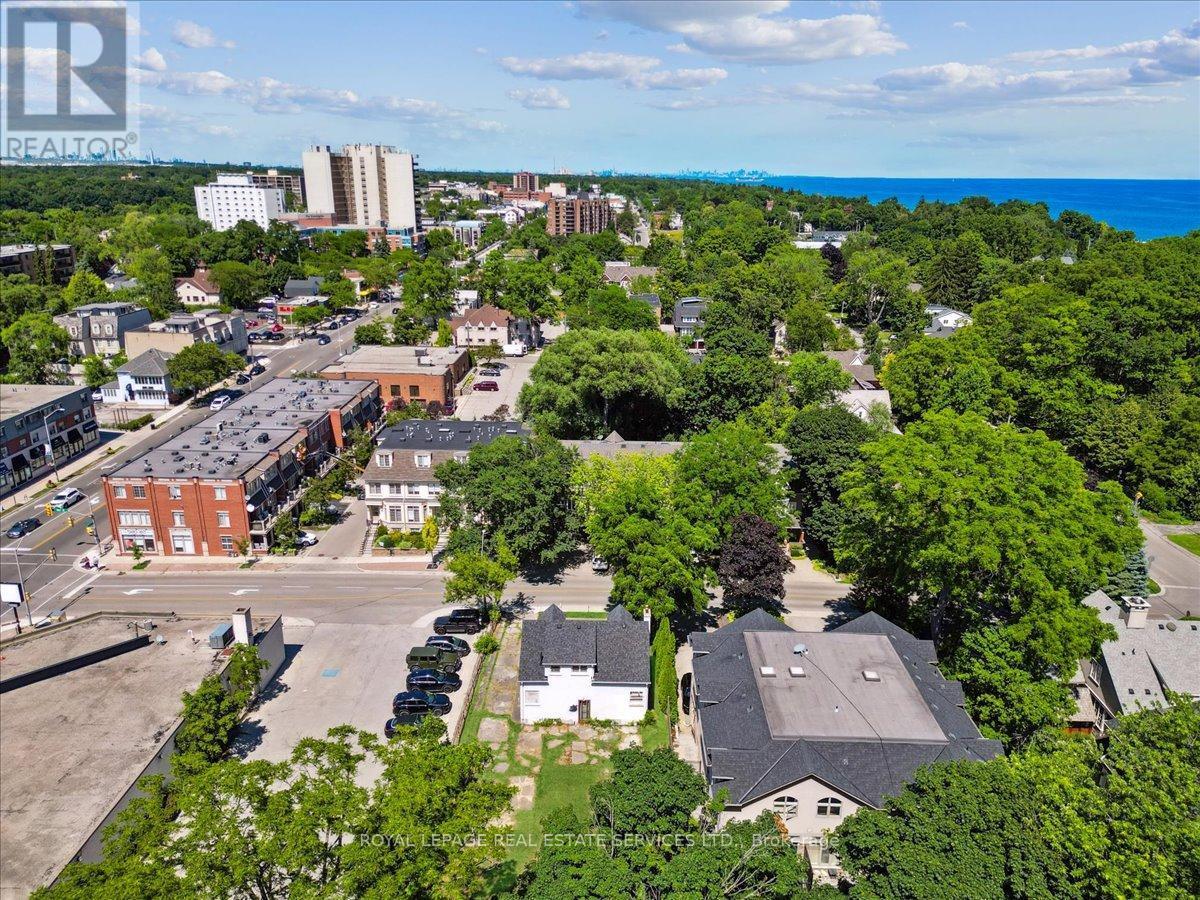 












86 KERR STREET

,
Oakville,




Ontario
L6K3A3

