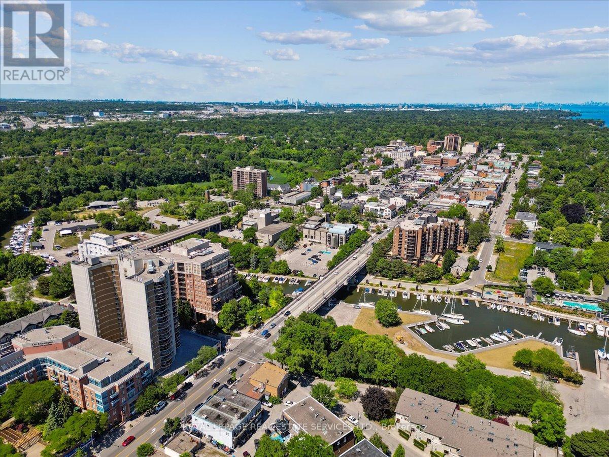 












86 KERR STREET

,
Oakville,




Ontario
L6K3A3


