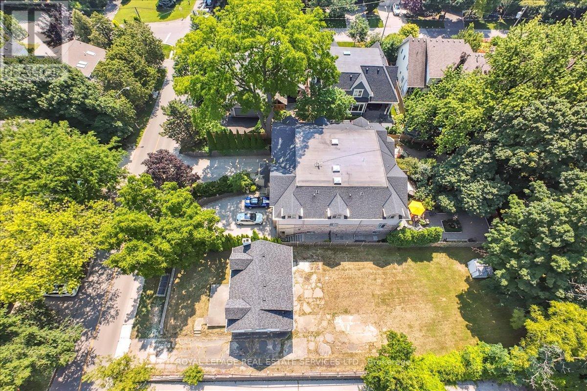 












86 KERR STREET

,
Oakville,




Ontario
L6K3A3


