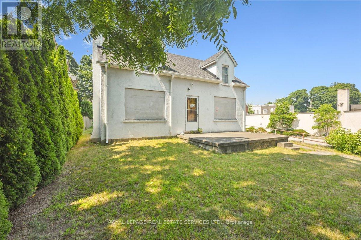 












86 KERR STREET

,
Oakville,




Ontario
L6K3A3

