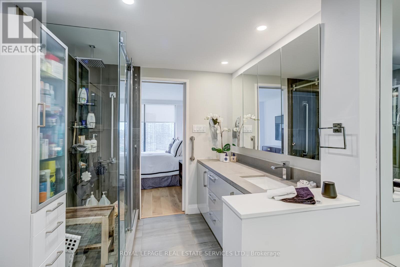 












2410 - 2045 LAKE SHORE BOULEVARD W

,
Toronto,




Ontario
M8V2Z6

