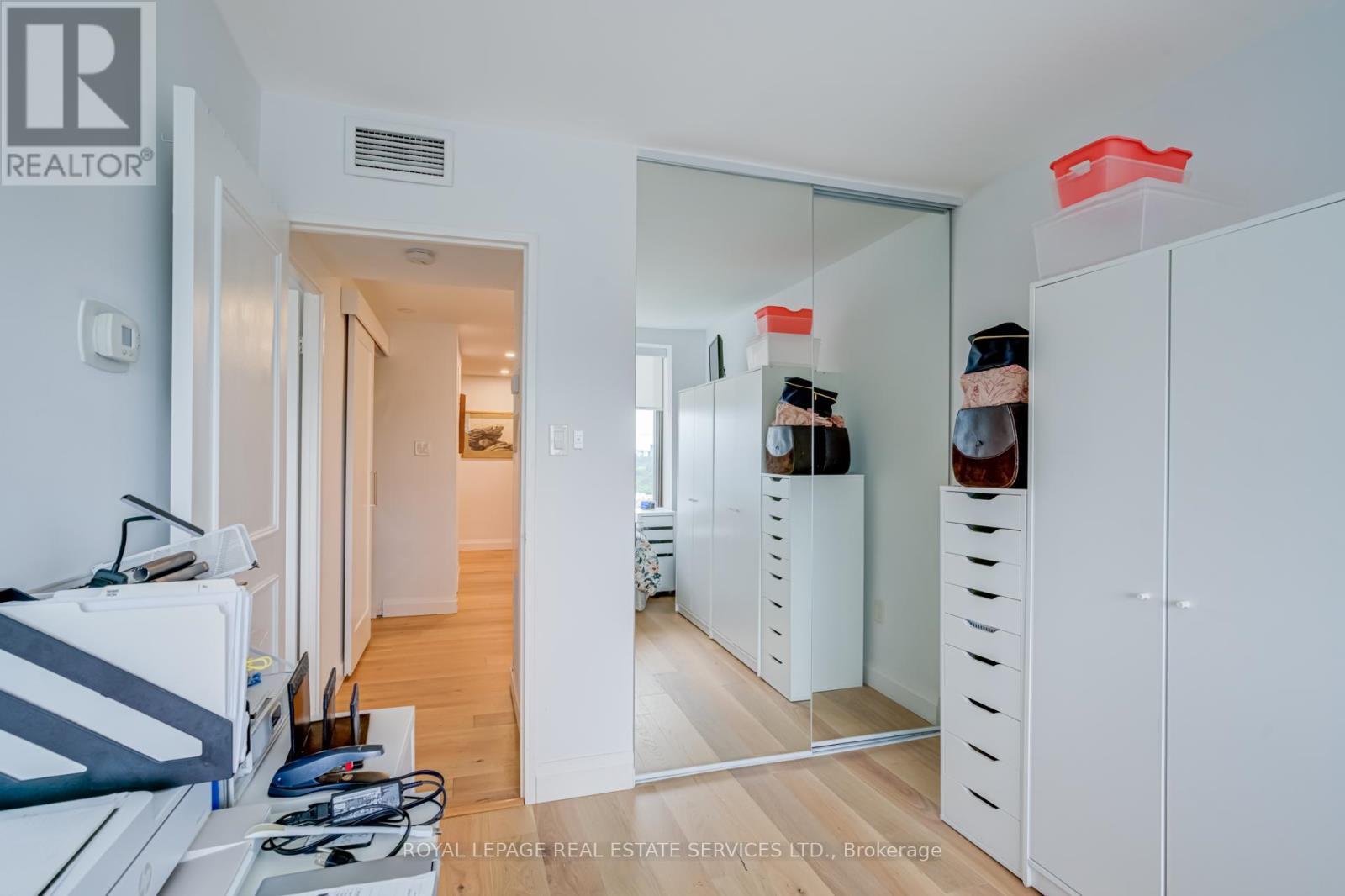 












2410 - 2045 LAKE SHORE BOULEVARD W

,
Toronto,




Ontario
M8V2Z6

