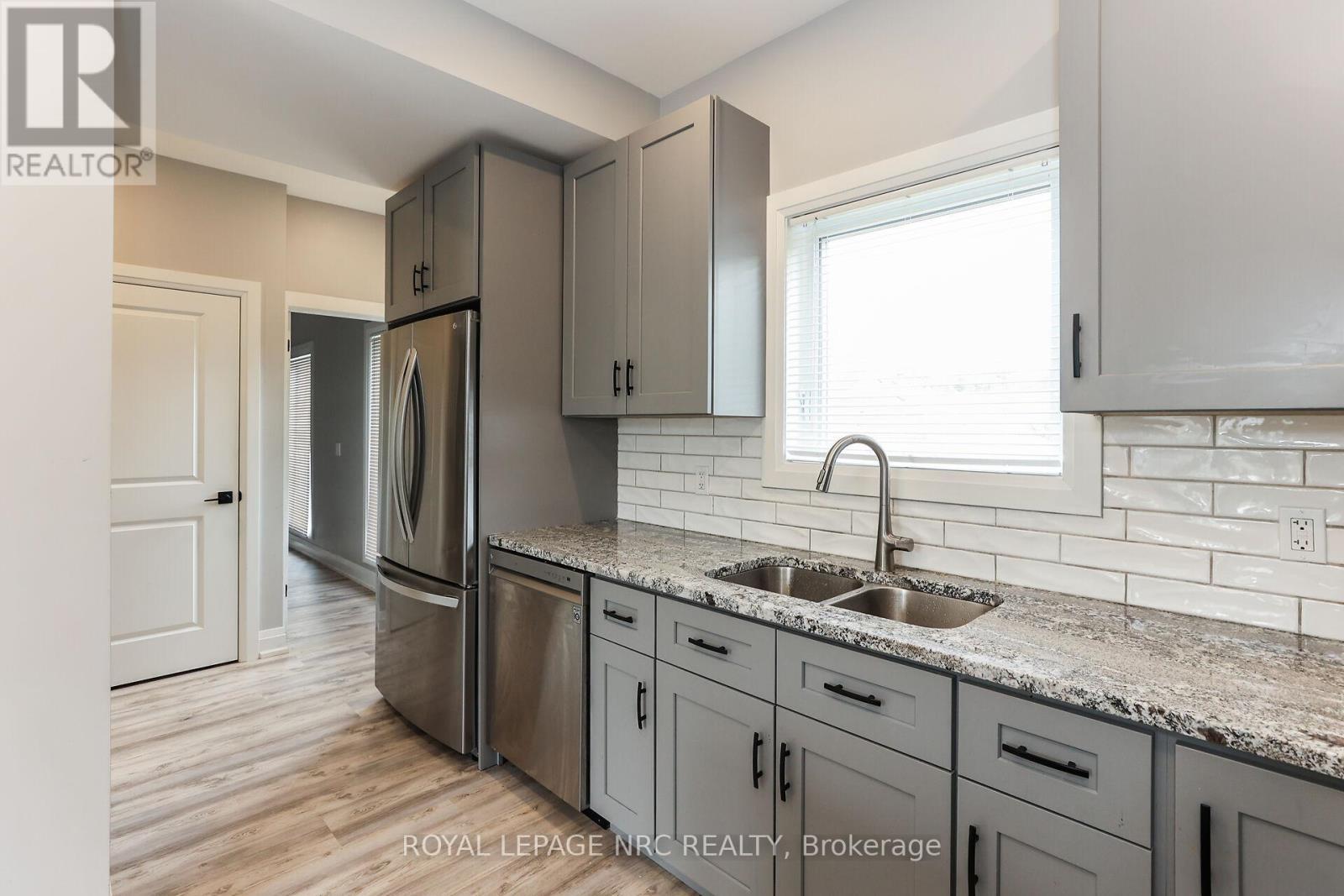 












39 GROVE AVENUE

,
St. Catharines (Secord Woods),




Ontario
L2P1C5

