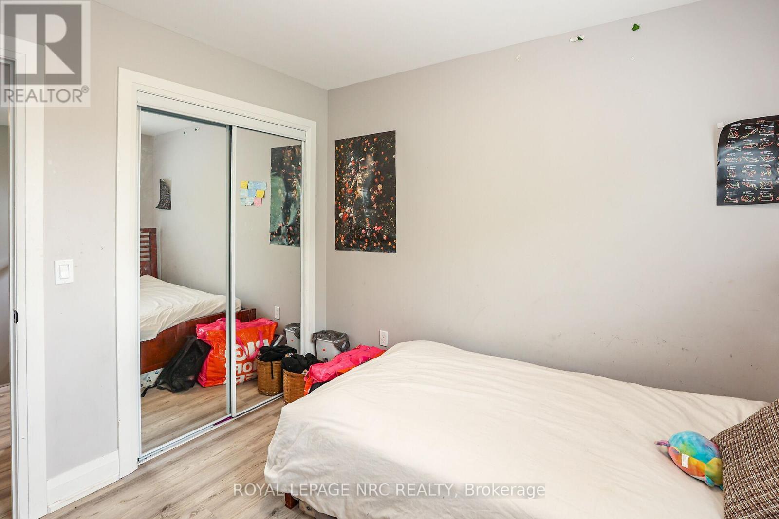 












39 GROVE AVENUE

,
St. Catharines (Secord Woods),




Ontario
L2P1C5

